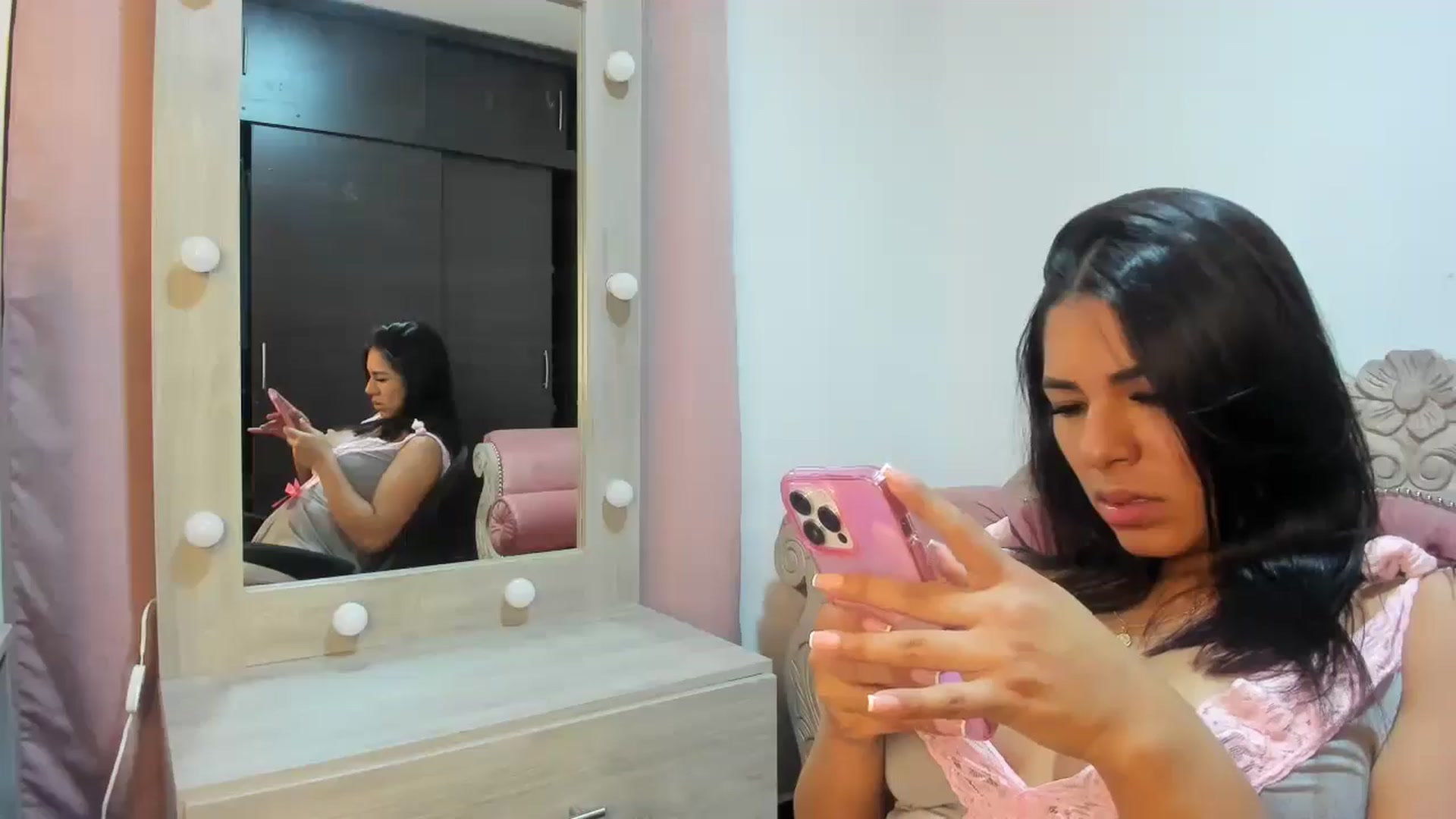 Gallery image thumbnail from pamela_suarez's myfreecams stream on, 02/04/2025, 23:18 image 8 of 20