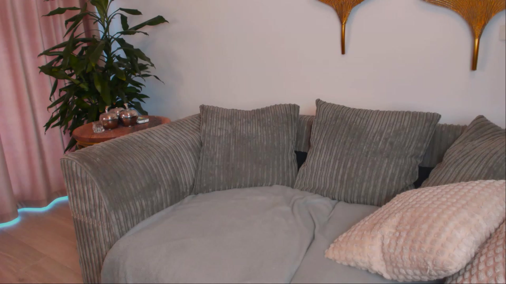 Gallery image thumbnail from pamella_4u's myfreecams stream on, 10/12/2023, 12:55 image 6 of 20