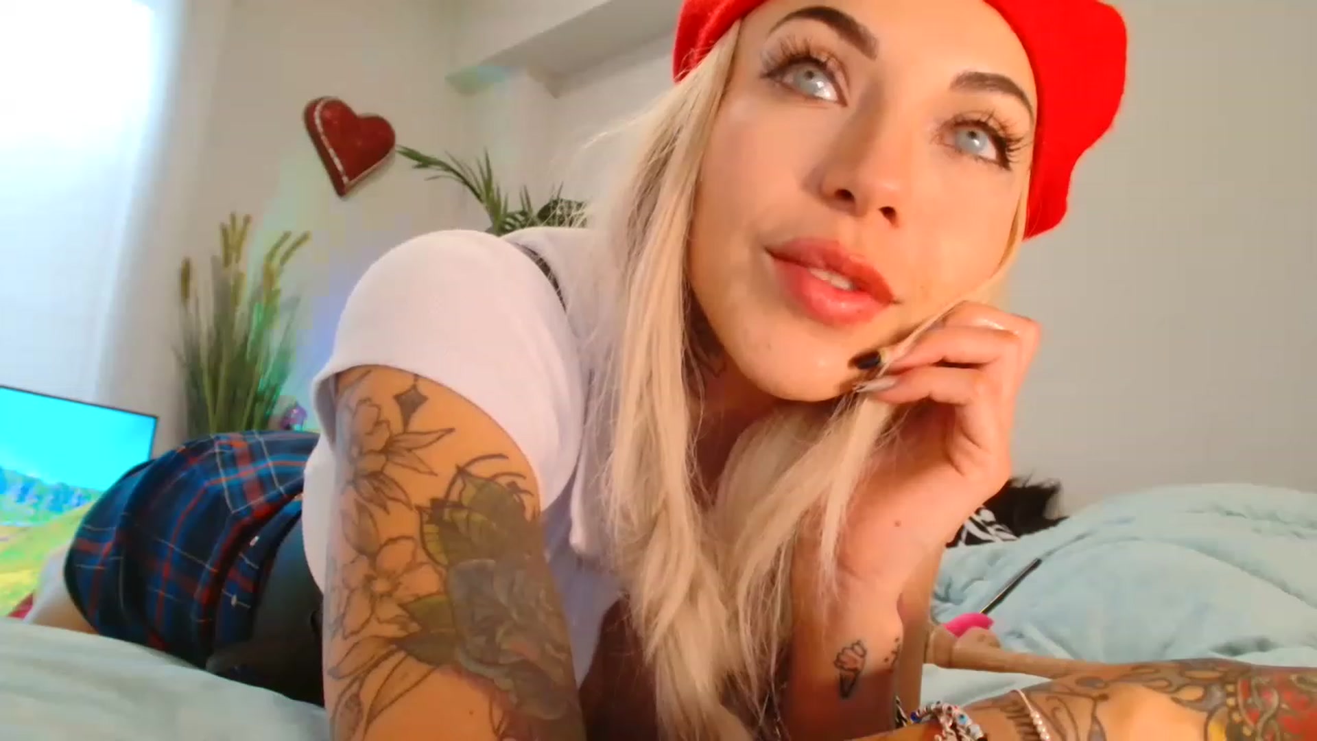 Gallery image thumbnail from panther_queen's myfreecams stream on, 11/14/2022, 22:56 image 15 of 20