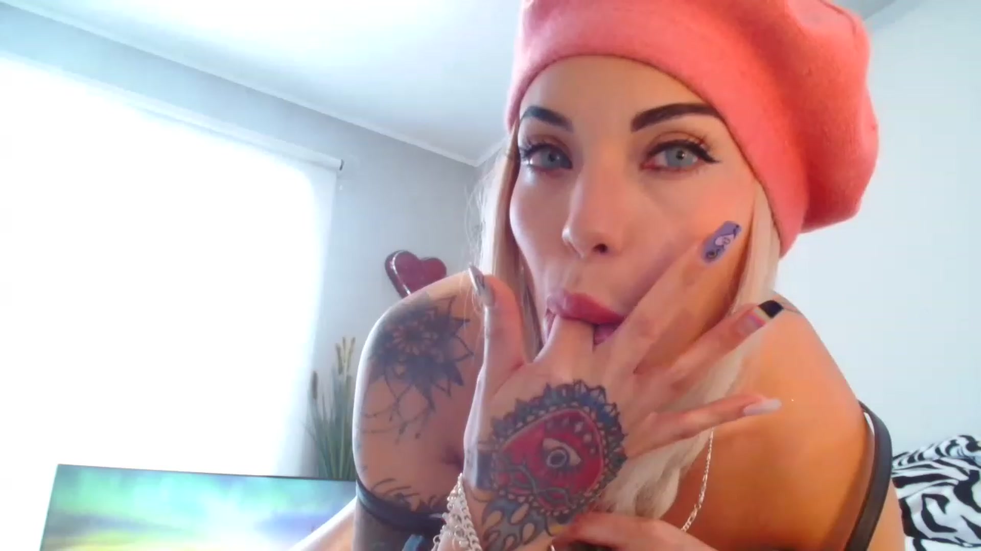 Gallery image thumbnail from panther_queen's myfreecams stream on, 11/17/2022, 02:41 image 19 of 20