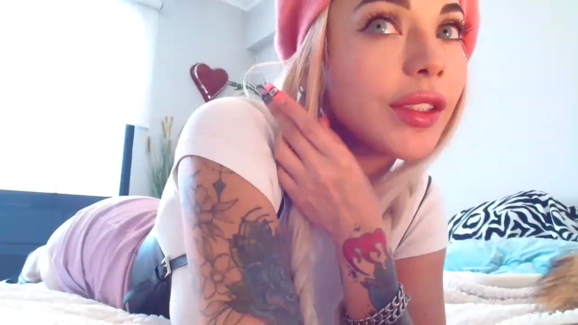 Gallery image thumbnail from panther_queen's myfreecams stream on, 11/17/2022, 16:38 image 12 of 20
