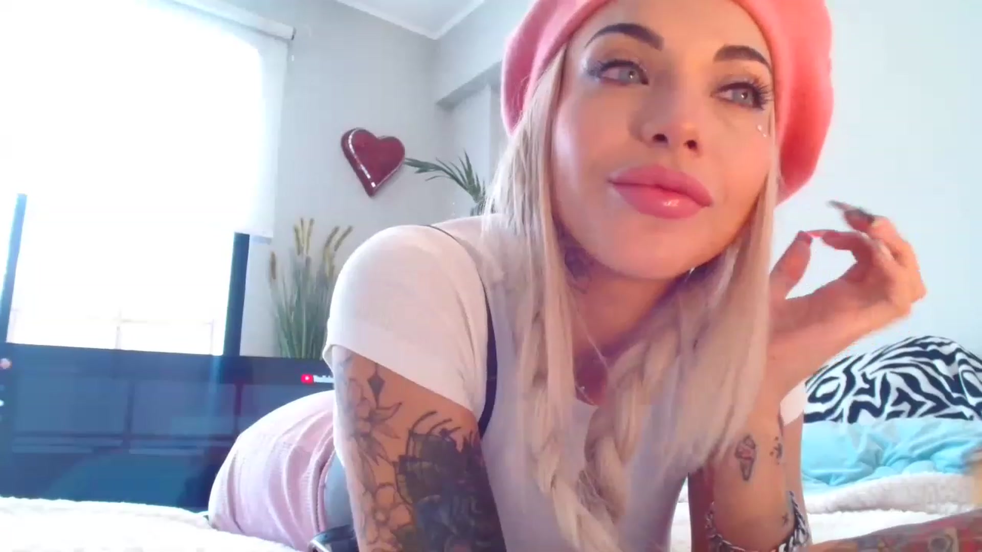 Gallery image thumbnail from panther_queen's myfreecams stream on, 11/17/2022, 16:38 image 4 of 20