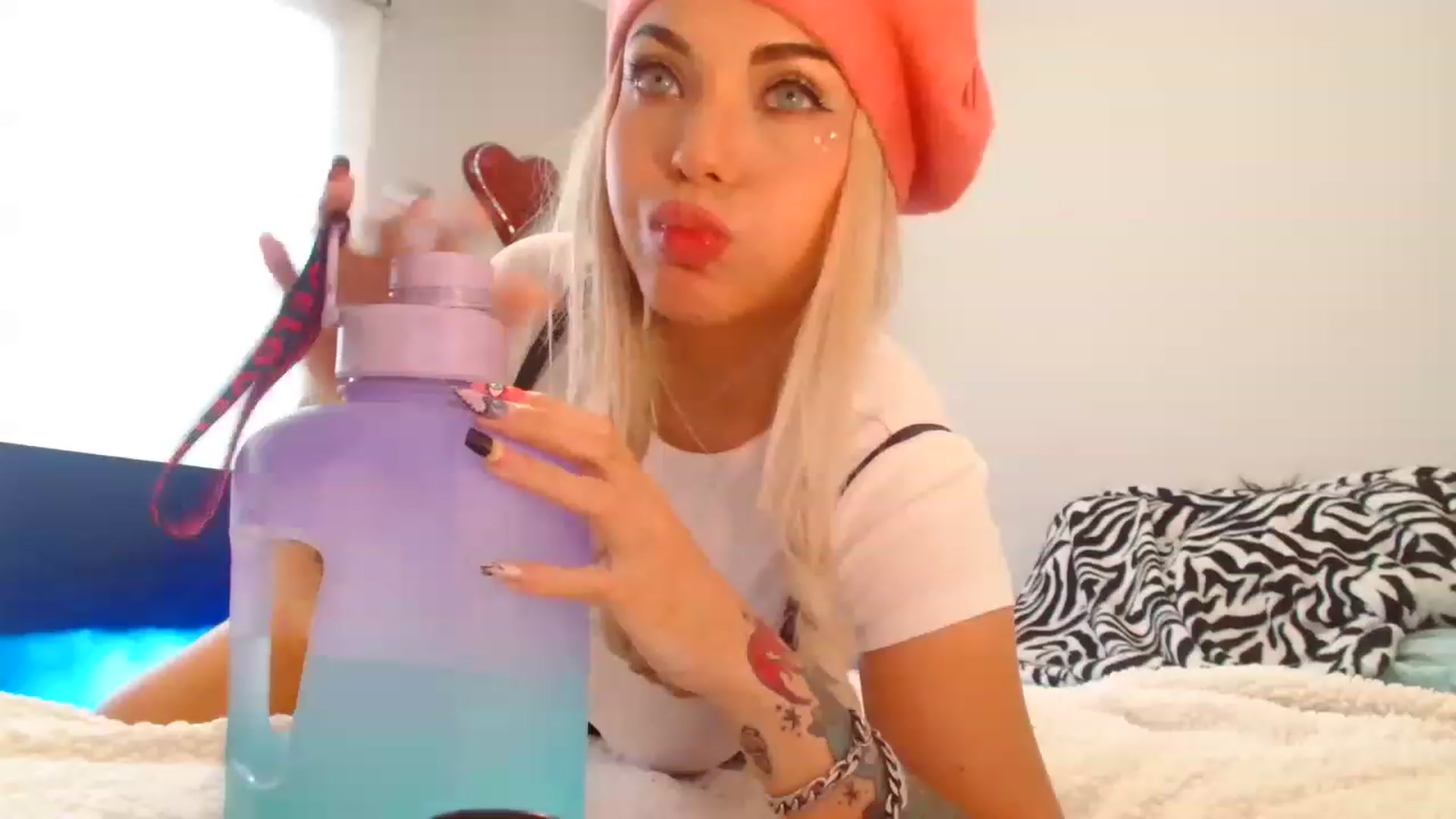 Gallery image thumbnail from panther_queen's myfreecams stream on, 11/17/2022, 22:53 image 11 of 20