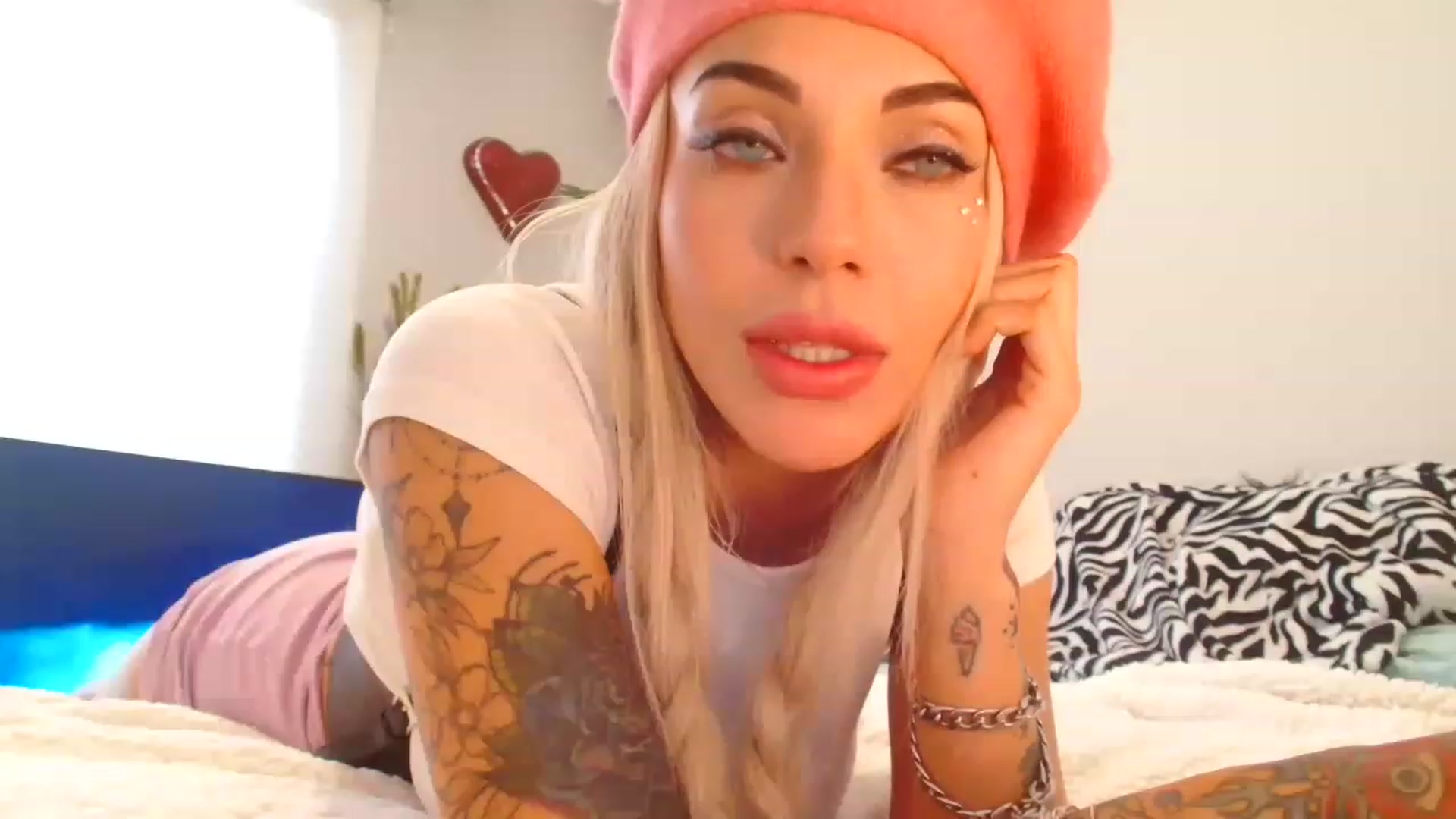 Gallery image thumbnail from panther_queen's myfreecams stream on, 11/17/2022, 22:53 image 13 of 20