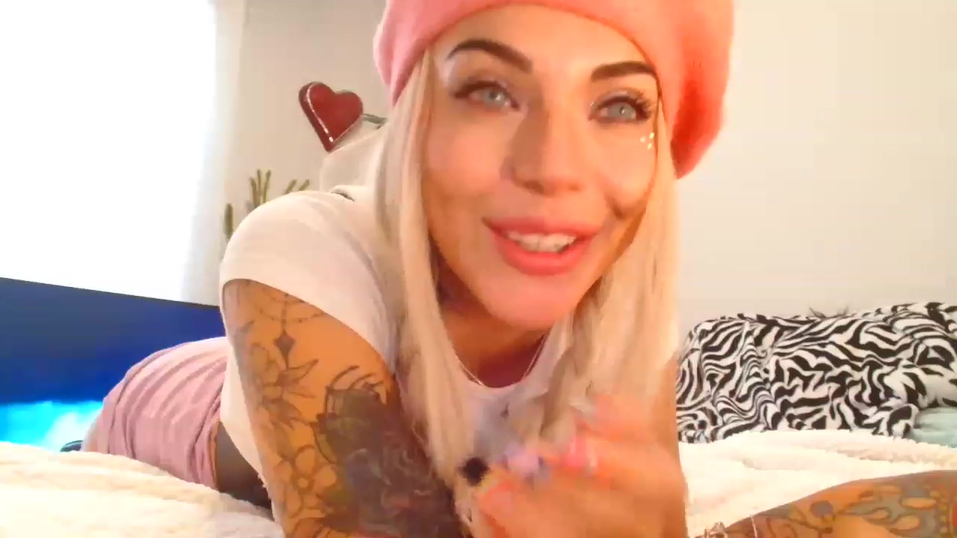 Gallery image thumbnail from panther_queen's myfreecams stream on, 11/17/2022, 22:53 image 17 of 20