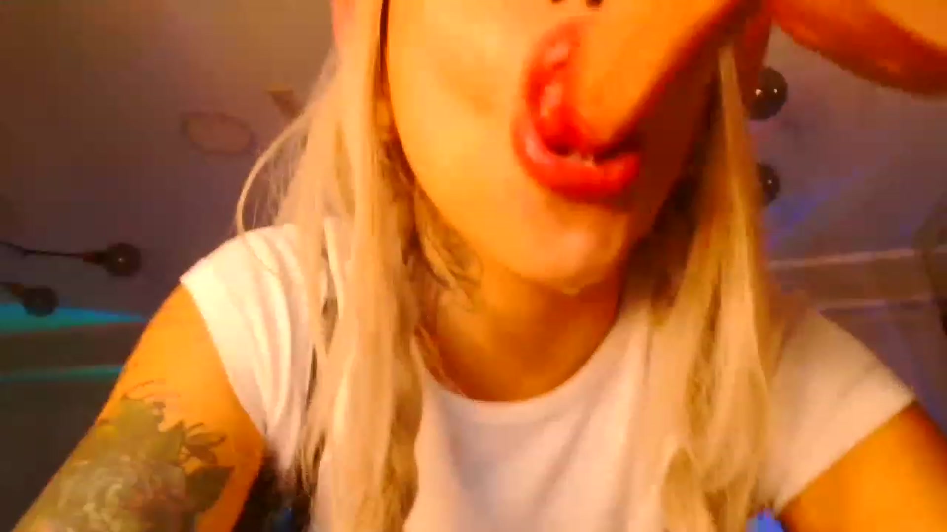 Gallery image thumbnail from panther_queen's myfreecams stream on, 11/18/2022, 02:18 image 16 of 20