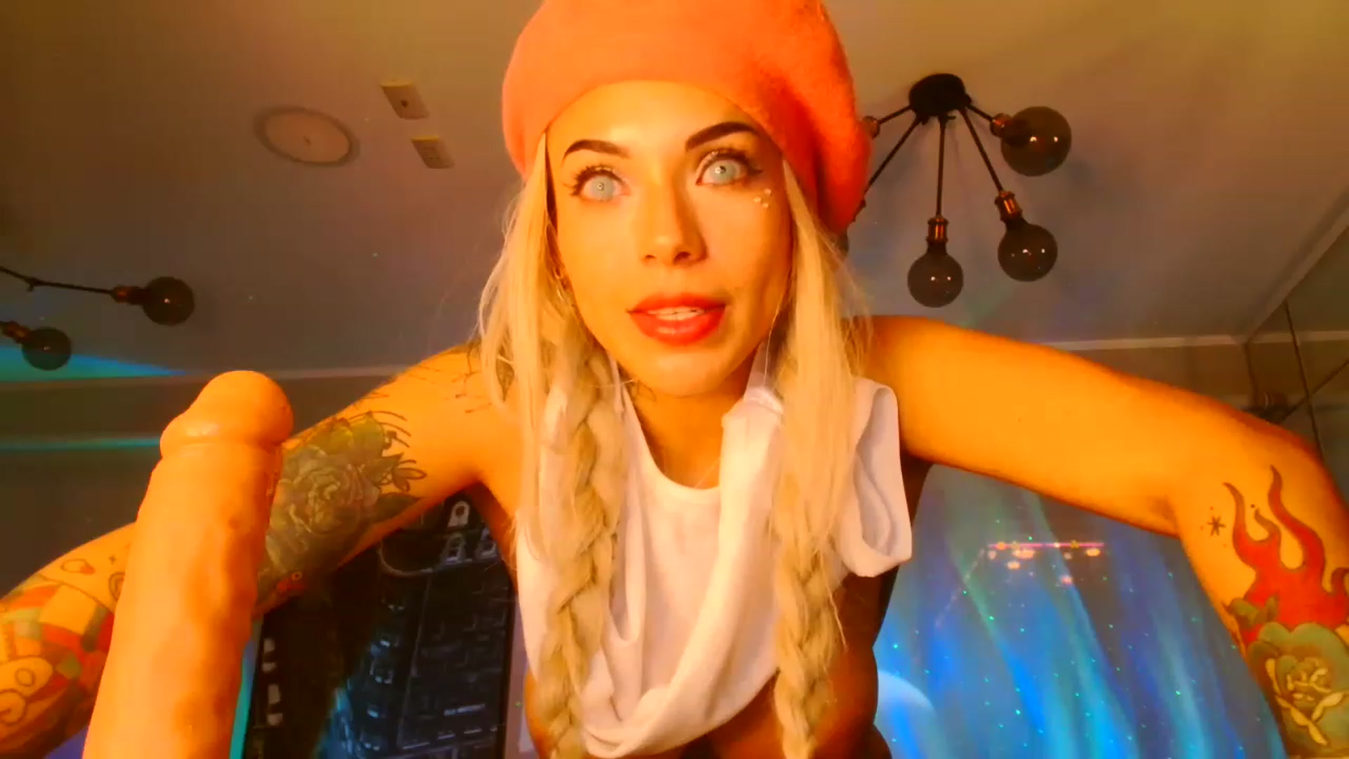 Gallery image thumbnail from panther_queen's myfreecams stream on, 11/18/2022, 02:47 image 10 of 20