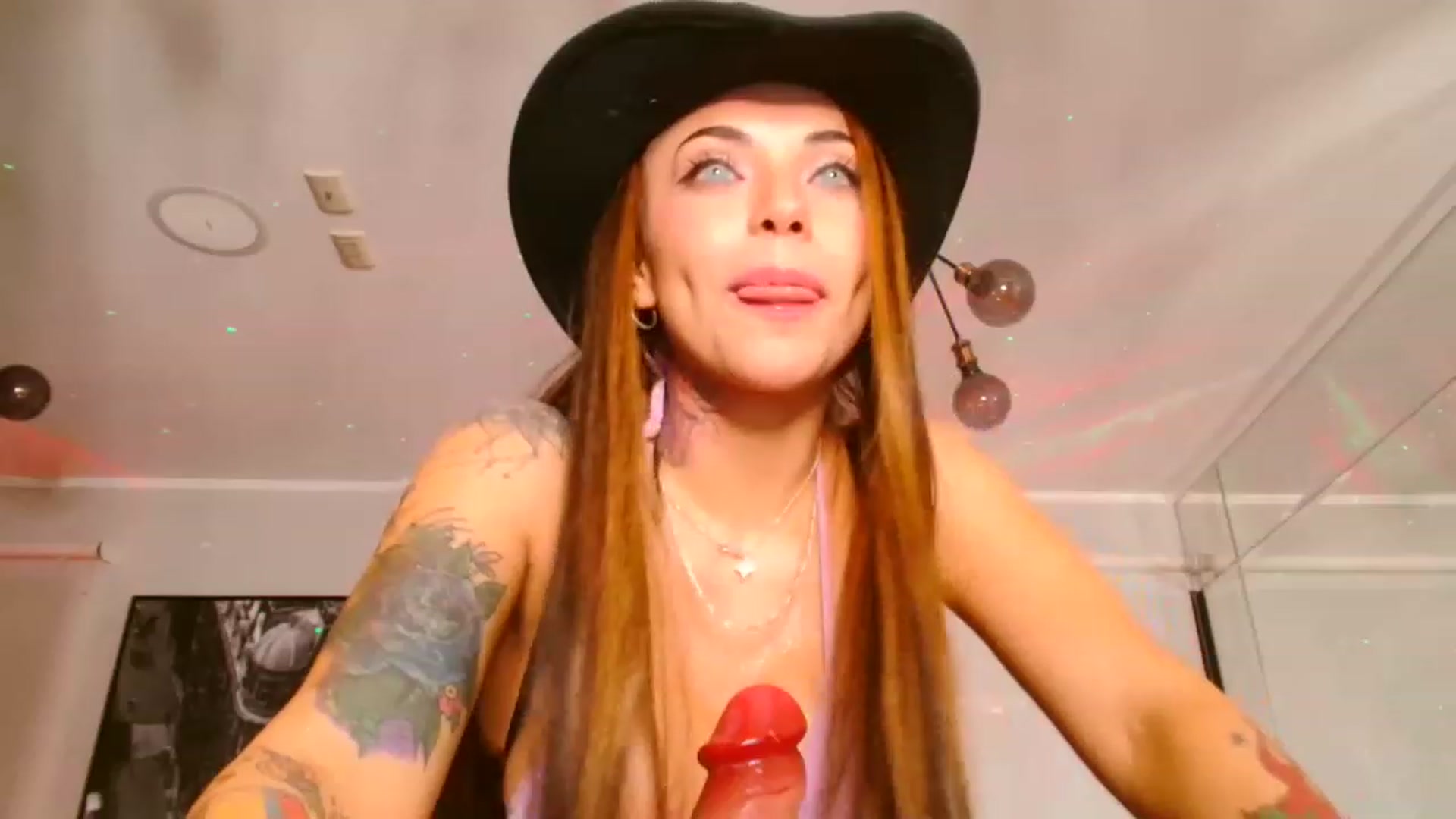 Gallery image thumbnail from panther_queen's myfreecams stream on, 11/19/2022, 01:09 image 5 of 20