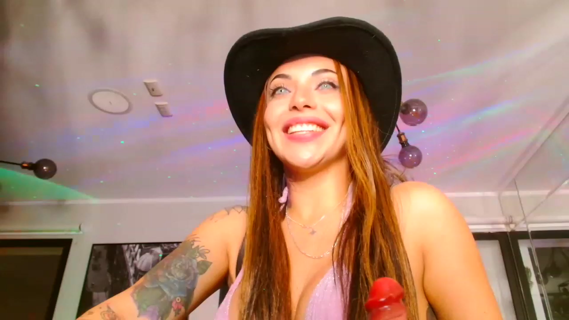 Gallery image thumbnail from panther_queen's myfreecams stream on, 11/19/2022, 01:09 image 3 of 20