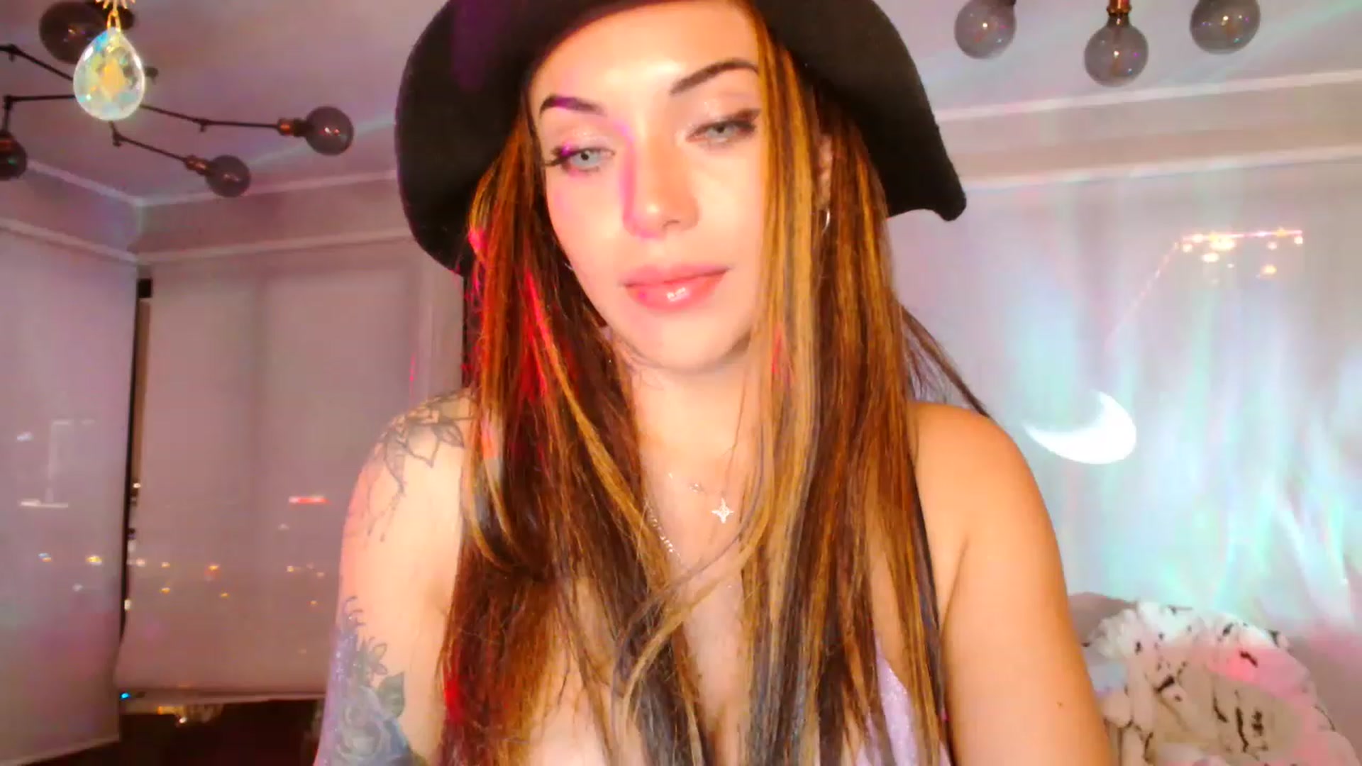 Gallery image thumbnail from panther_queen's myfreecams stream on, 11/19/2022, 01:09 image 20 of 20