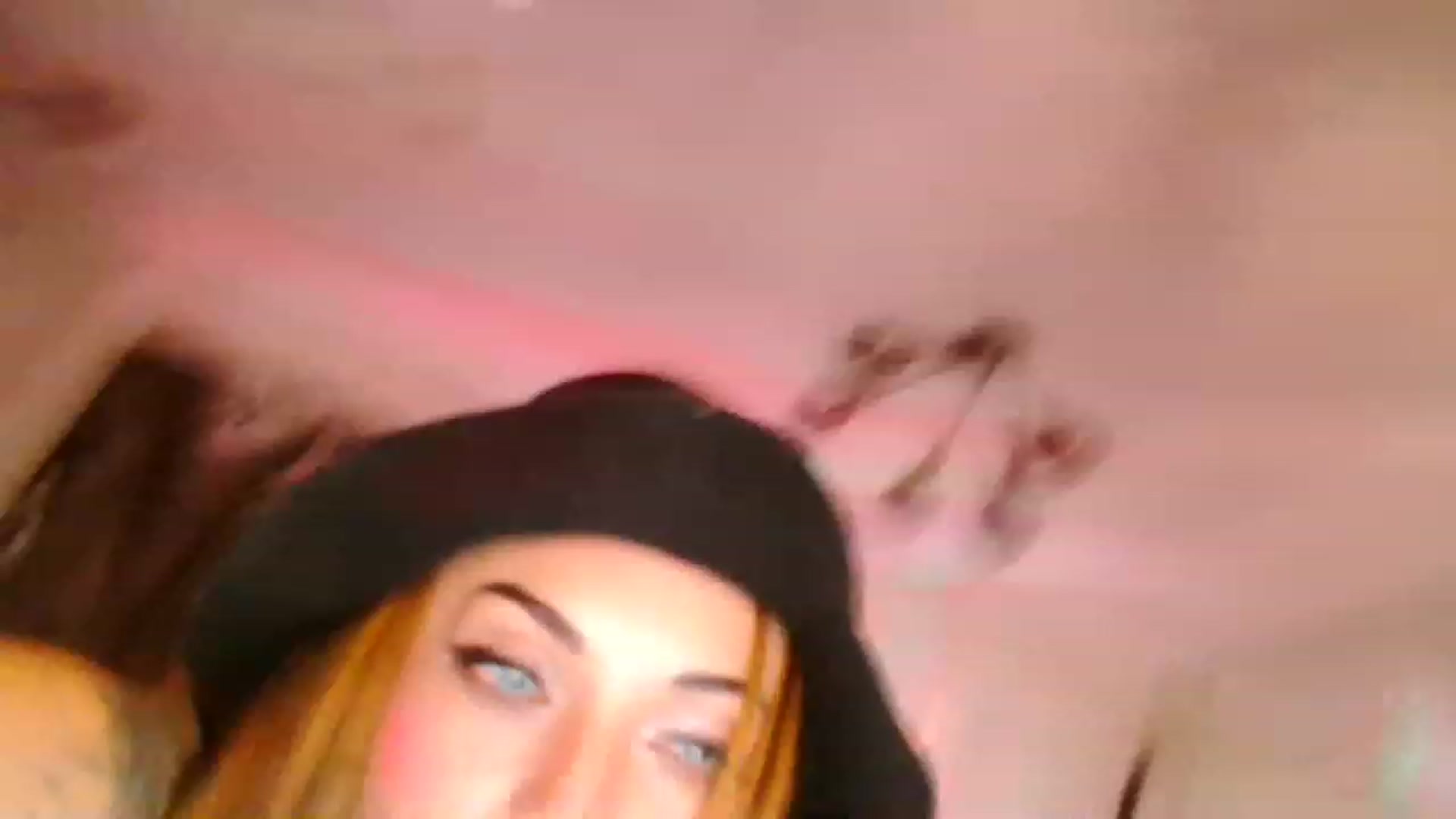 Gallery image thumbnail from panther_queen's myfreecams stream on, 11/19/2022, 01:25 image 11 of 20
