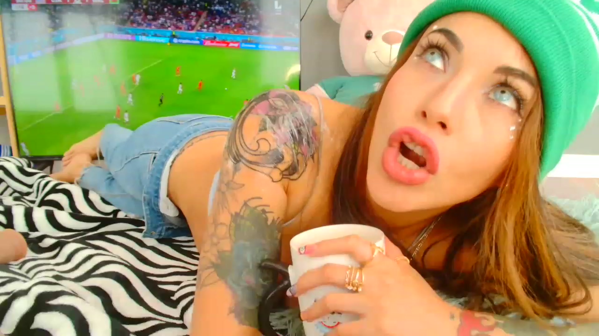 Gallery image thumbnail from panther_queen's myfreecams stream on, 11/21/2022, 21:14 image 4 of 20