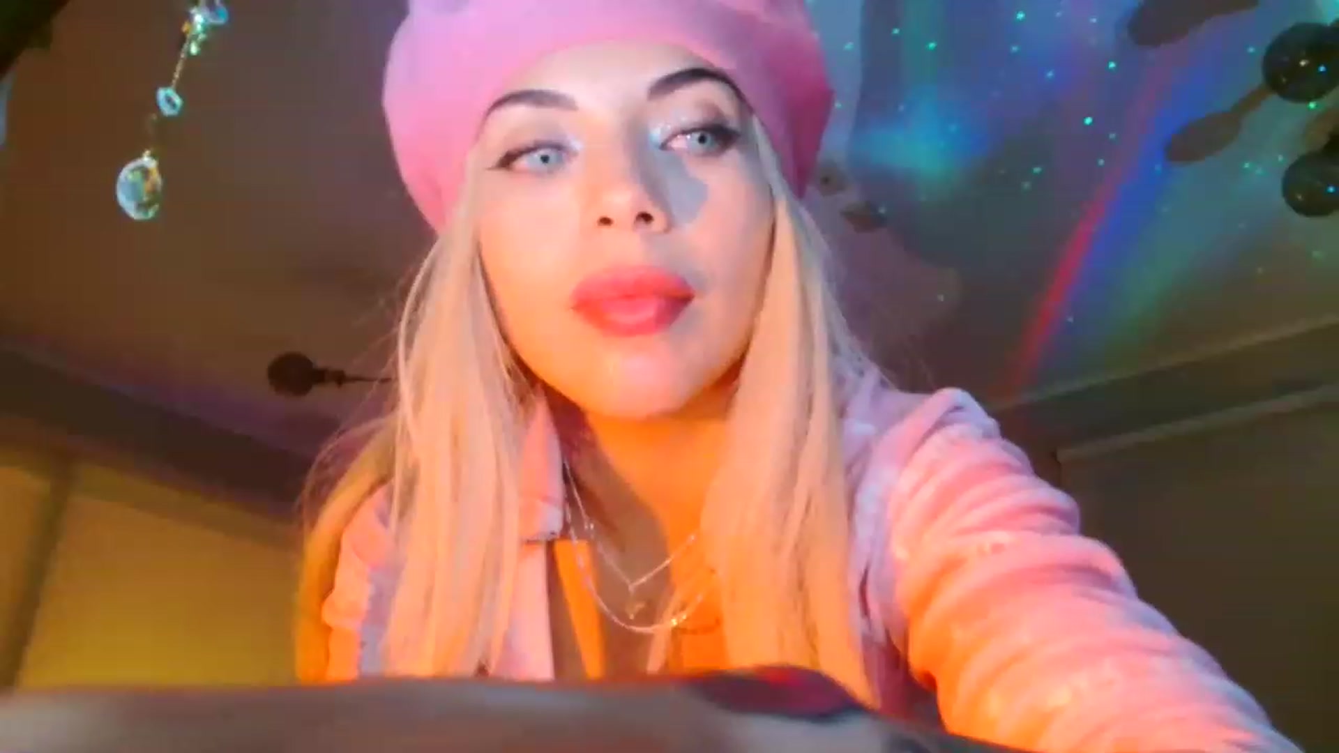 Gallery image thumbnail from panther_queen's myfreecams stream on, 11/24/2022, 06:04 image 9 of 20