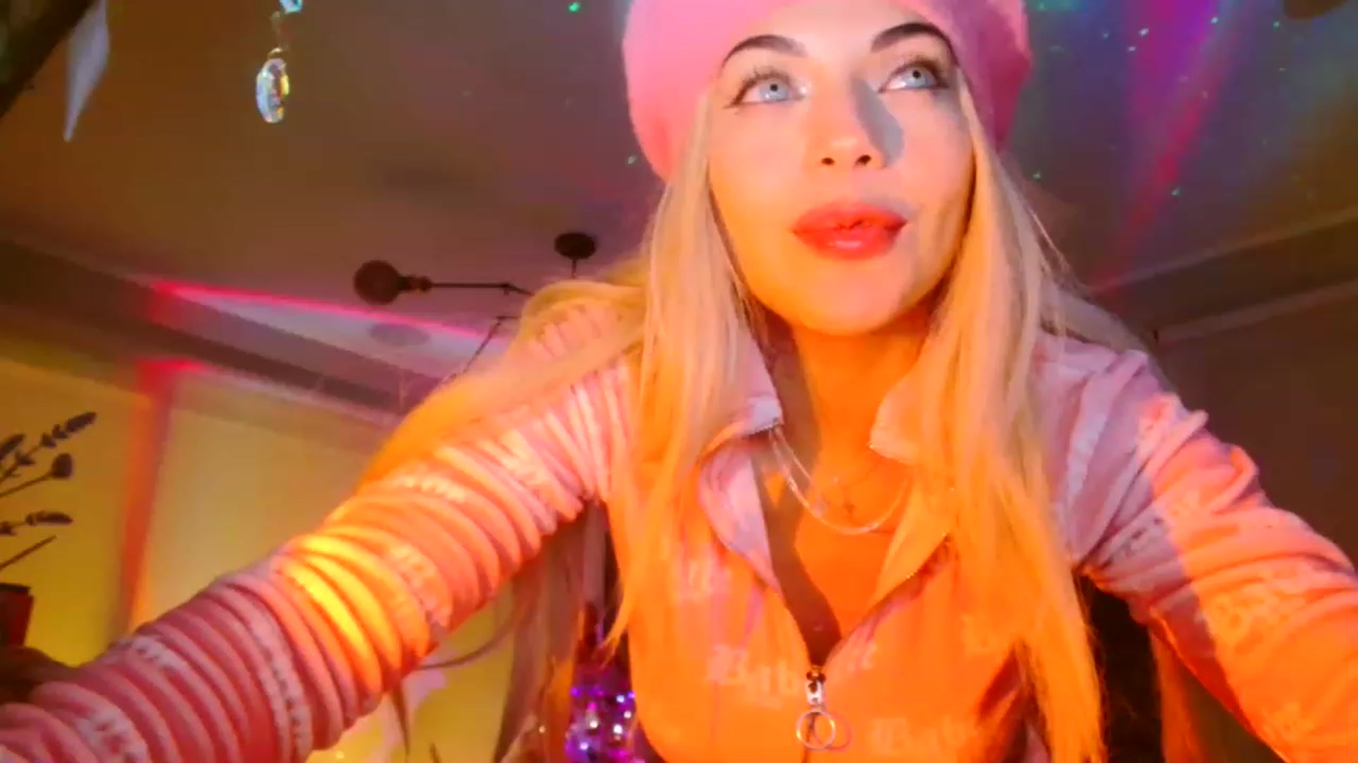Gallery image thumbnail from panther_queen's myfreecams stream on, 11/24/2022, 06:04 image 18 of 20
