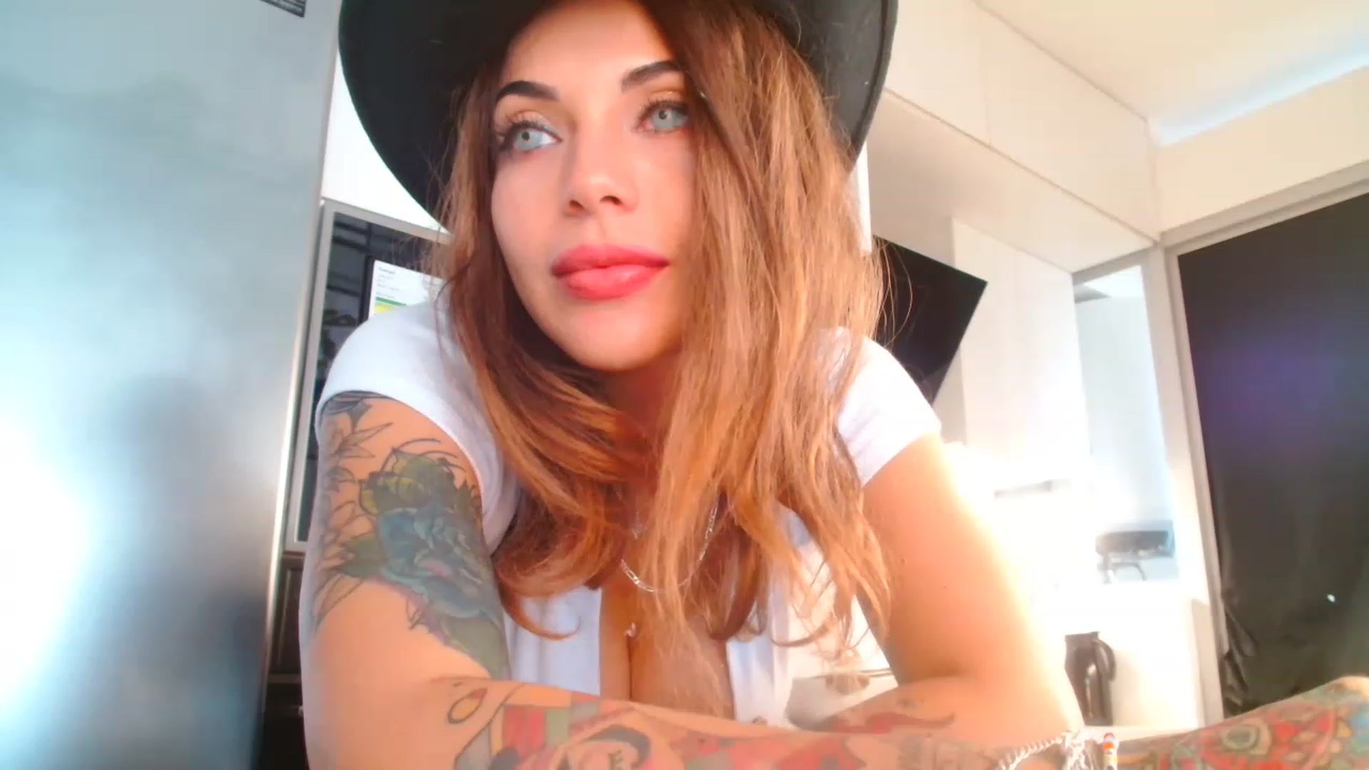 Gallery image thumbnail from panther_queen's myfreecams stream on, 11/25/2022, 22:51 image 13 of 20