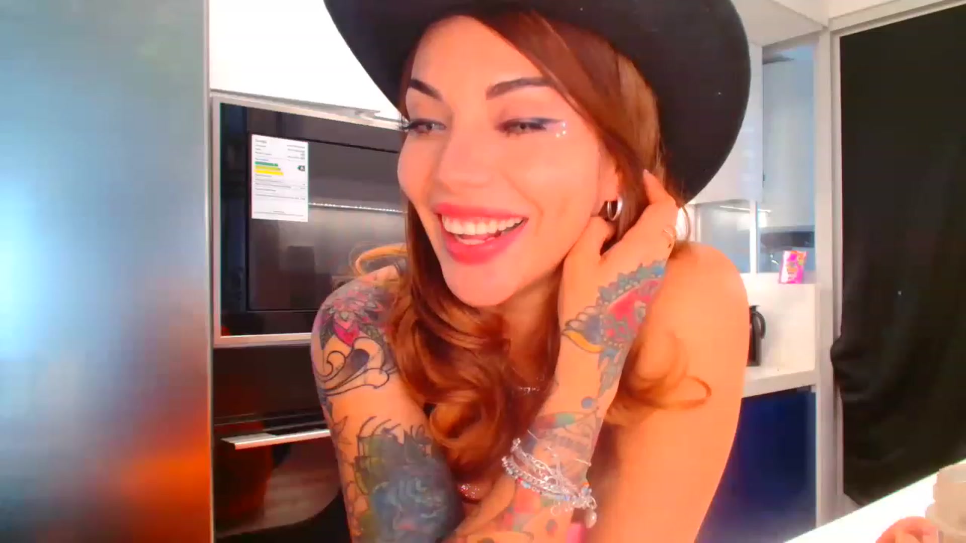 Gallery image thumbnail from panther_queen's myfreecams stream on, 11/27/2022, 20:28 image 16 of 20
