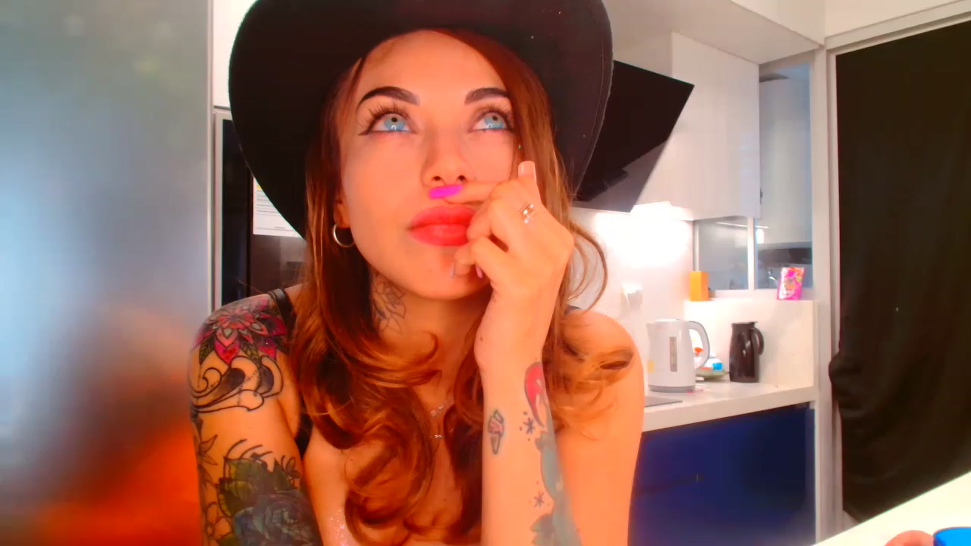 Gallery image thumbnail from panther_queen's myfreecams stream on, 11/27/2022, 21:12 image 5 of 20