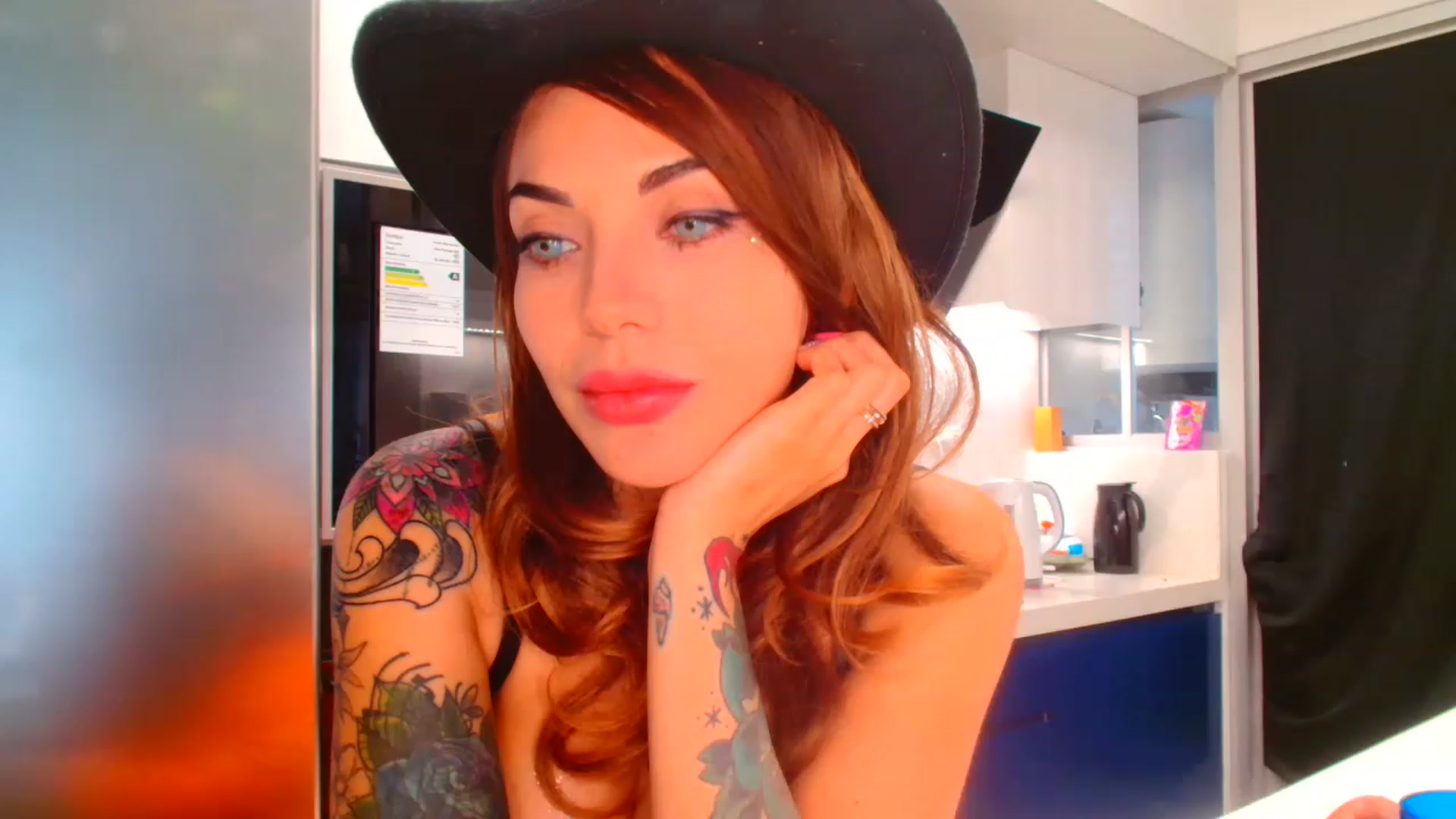 Gallery image thumbnail from panther_queen's myfreecams stream on, 11/27/2022, 21:12 image 4 of 20