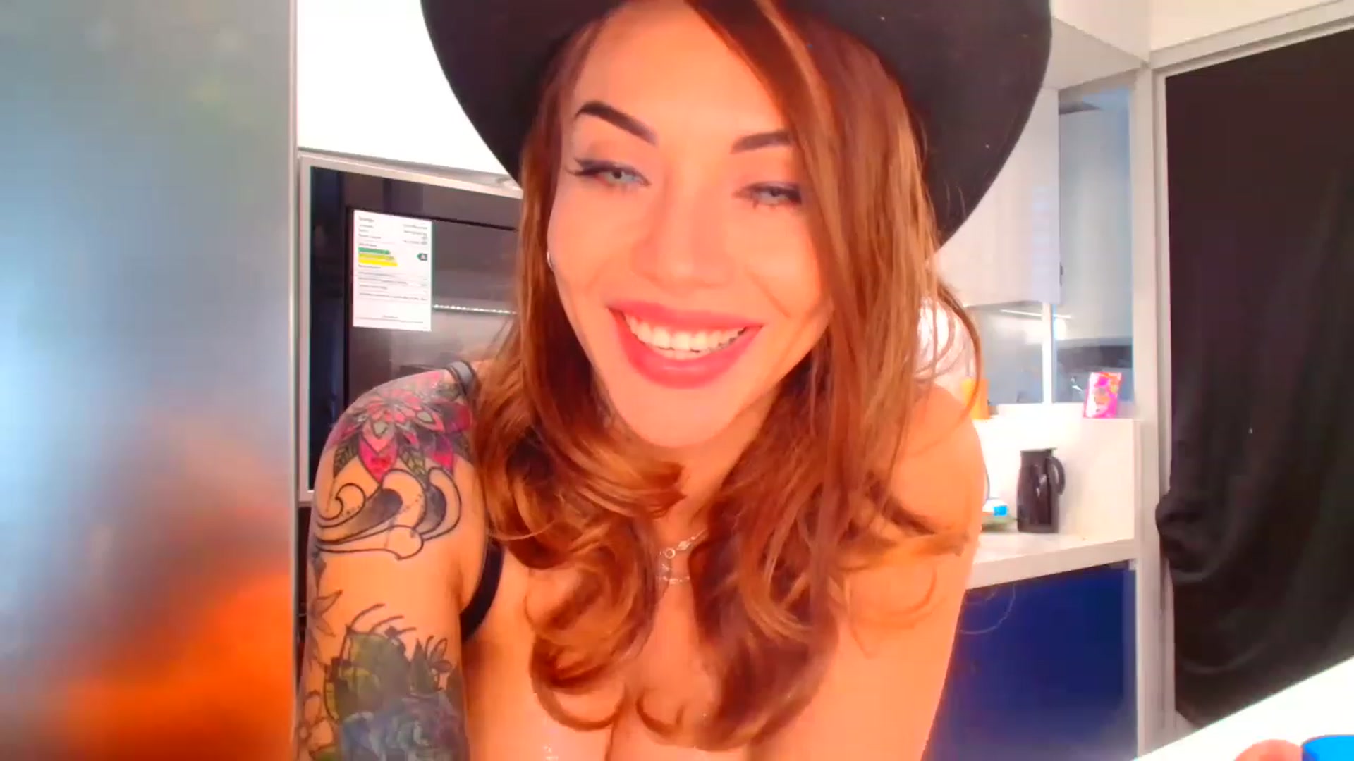 Gallery image thumbnail from panther_queen's myfreecams stream on, 11/27/2022, 21:12 image 6 of 20