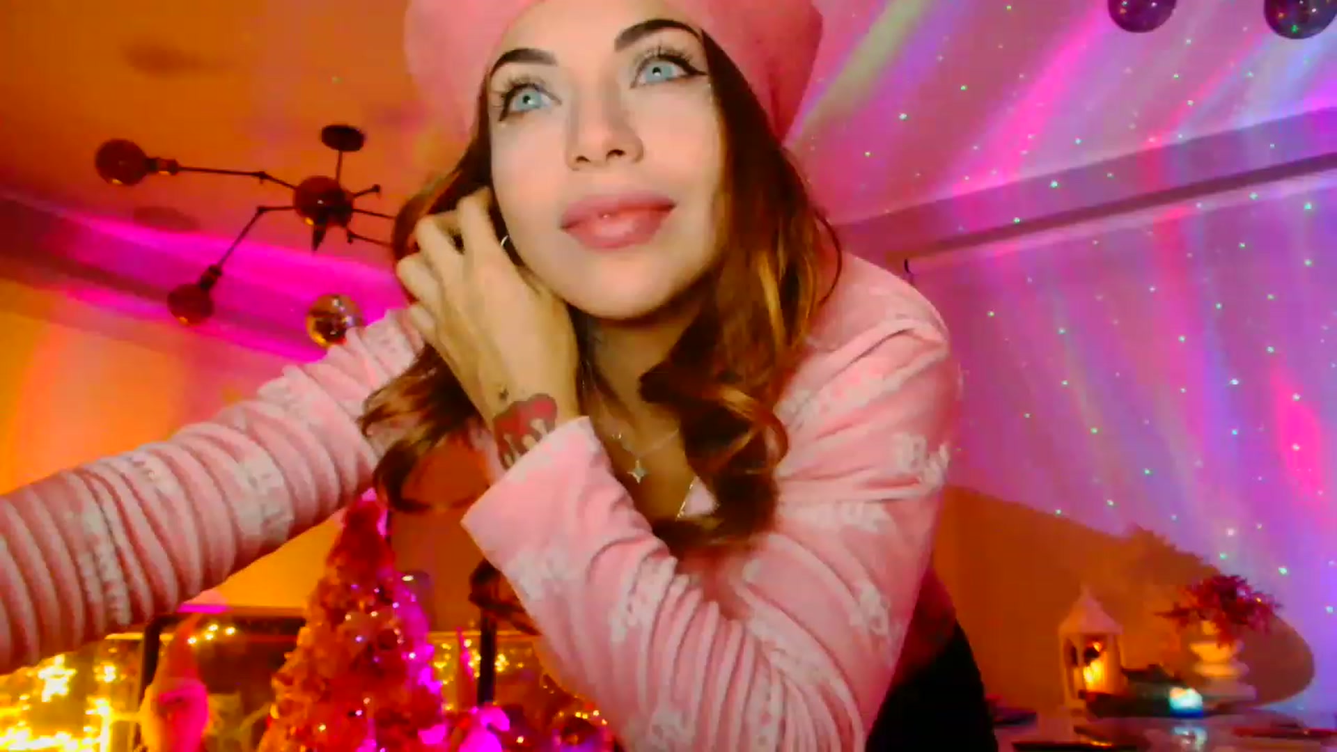 Gallery image thumbnail from panther_queen's myfreecams stream on, 11/29/2022, 06:44 image 8 of 20