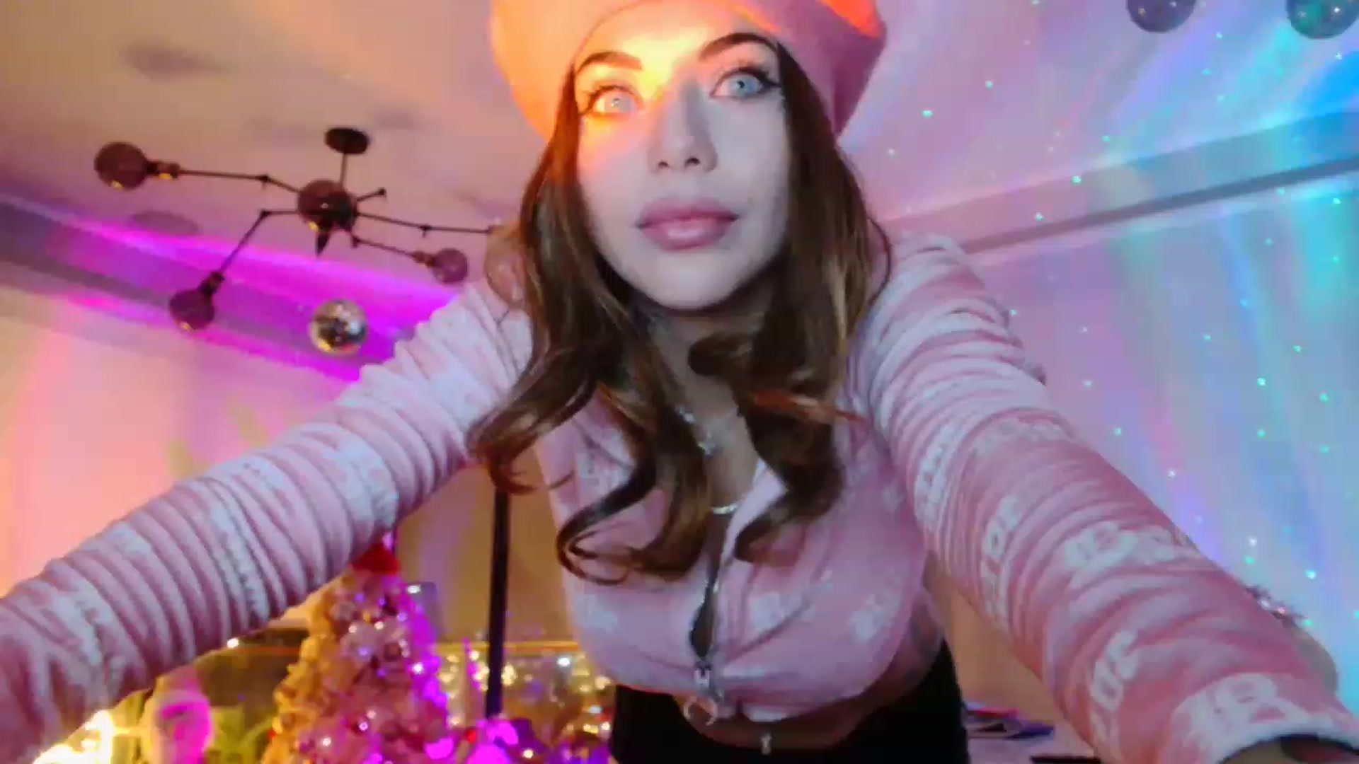 Gallery image thumbnail from panther_queen's myfreecams stream on, 11/29/2022, 06:44 image 6 of 20