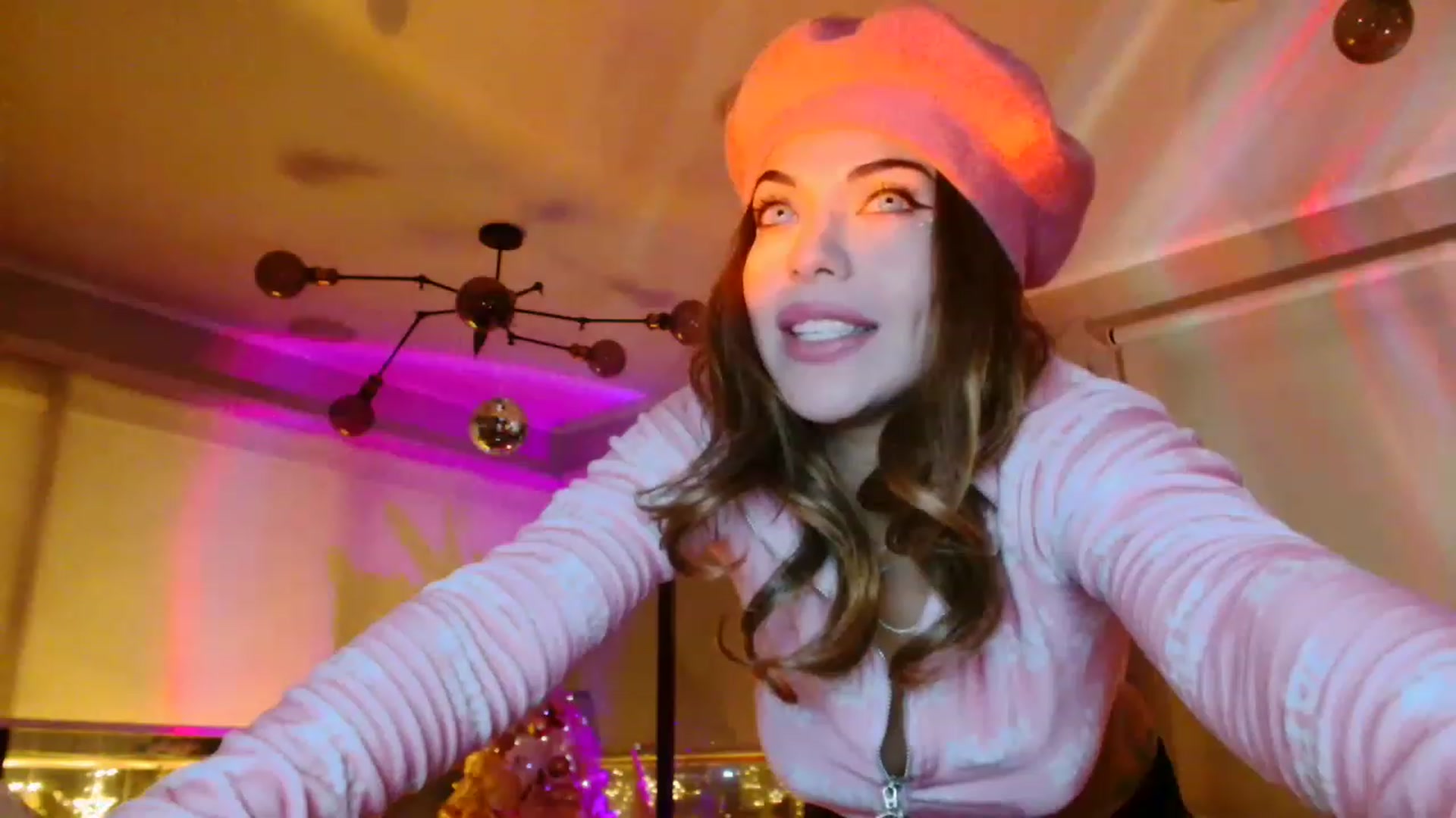 Gallery image thumbnail from panther_queen's myfreecams stream on, 11/29/2022, 06:44 image 5 of 20