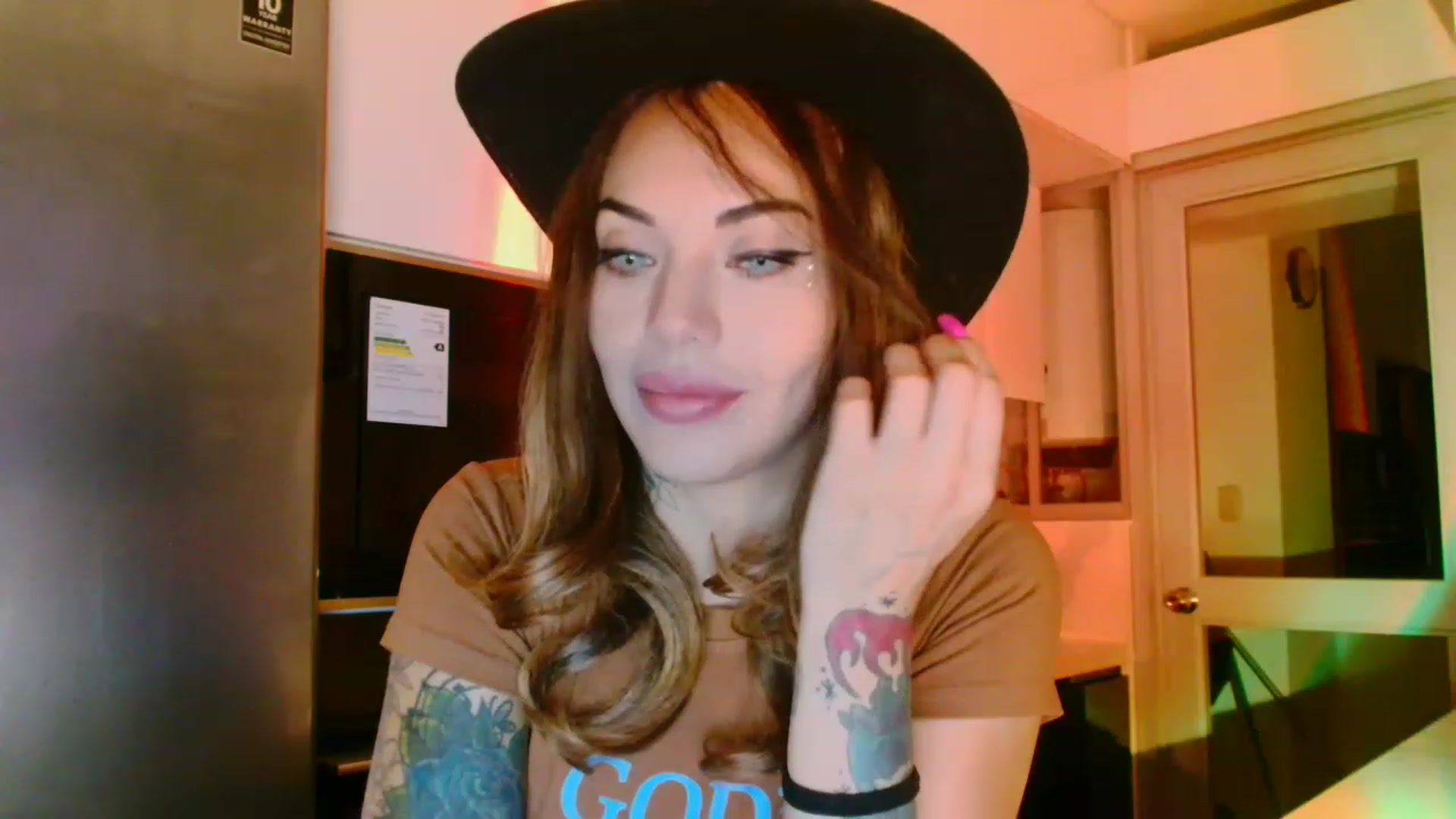 Gallery image thumbnail from panther_queen's myfreecams stream on, 11/29/2022, 07:37 image 17 of 20