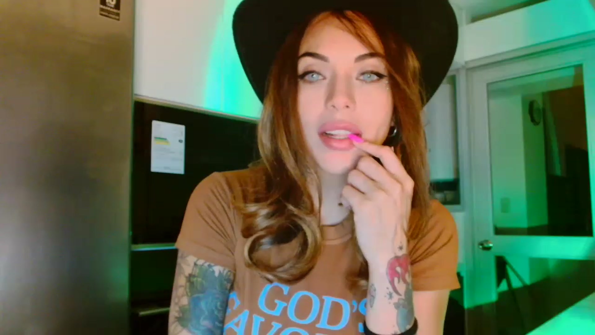 Gallery image thumbnail from panther_queen's myfreecams stream on, 11/29/2022, 07:37 image 12 of 20