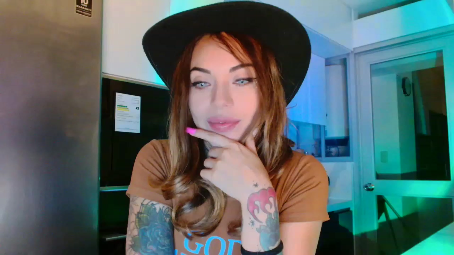 Gallery image thumbnail from panther_queen's myfreecams stream on, 11/29/2022, 07:37 image 16 of 20