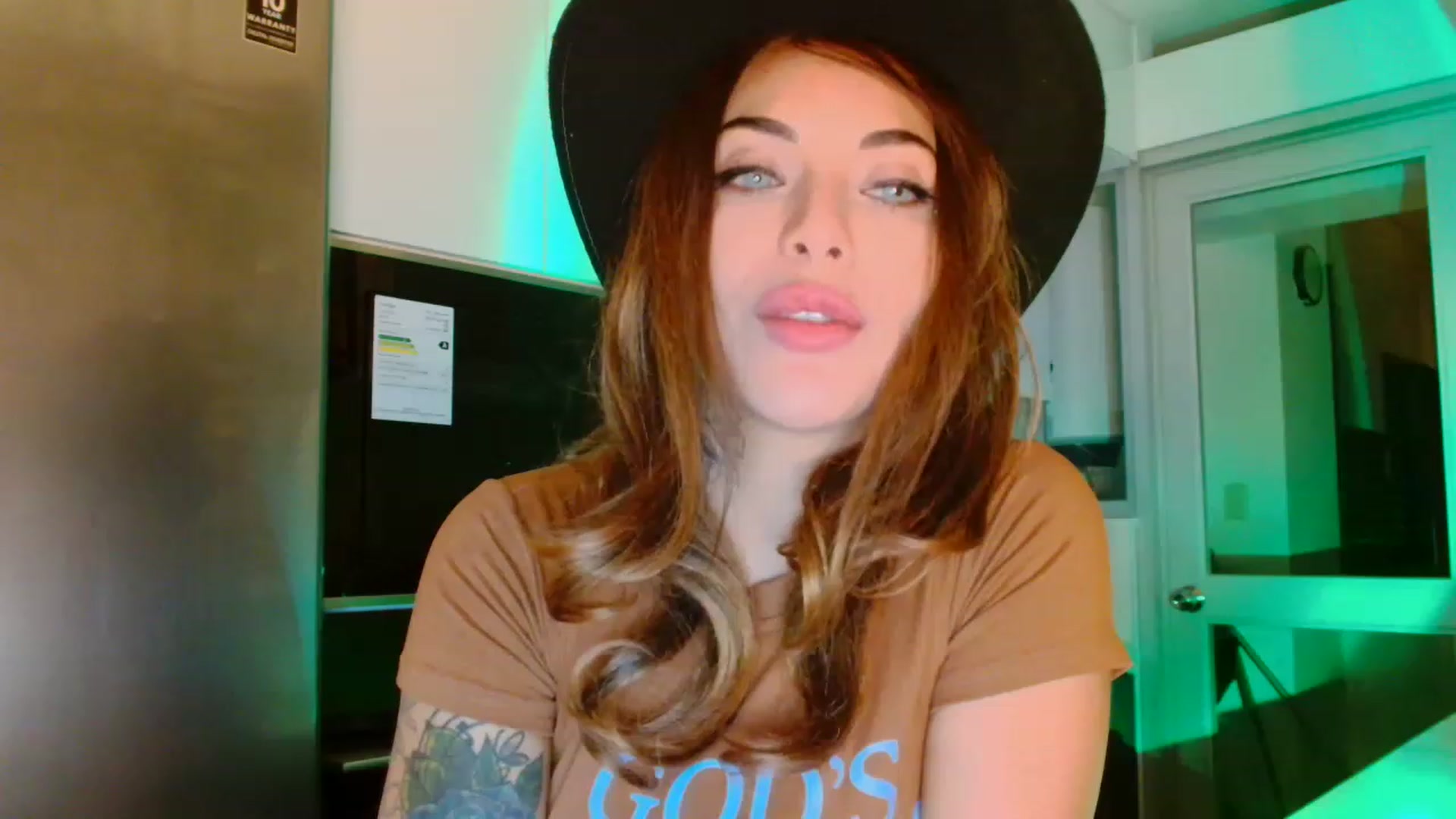 Gallery image thumbnail from panther_queen's myfreecams stream on, 11/29/2022, 07:37 image 10 of 20