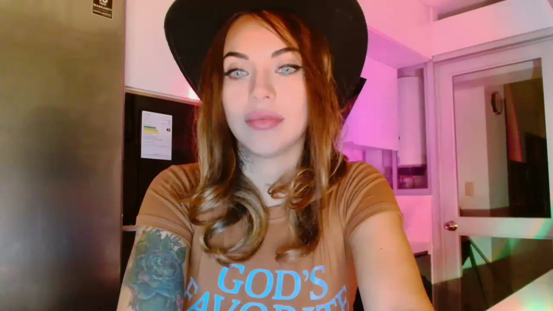 Gallery image thumbnail from panther_queen's myfreecams stream on, 11/29/2022, 07:37 image 14 of 20
