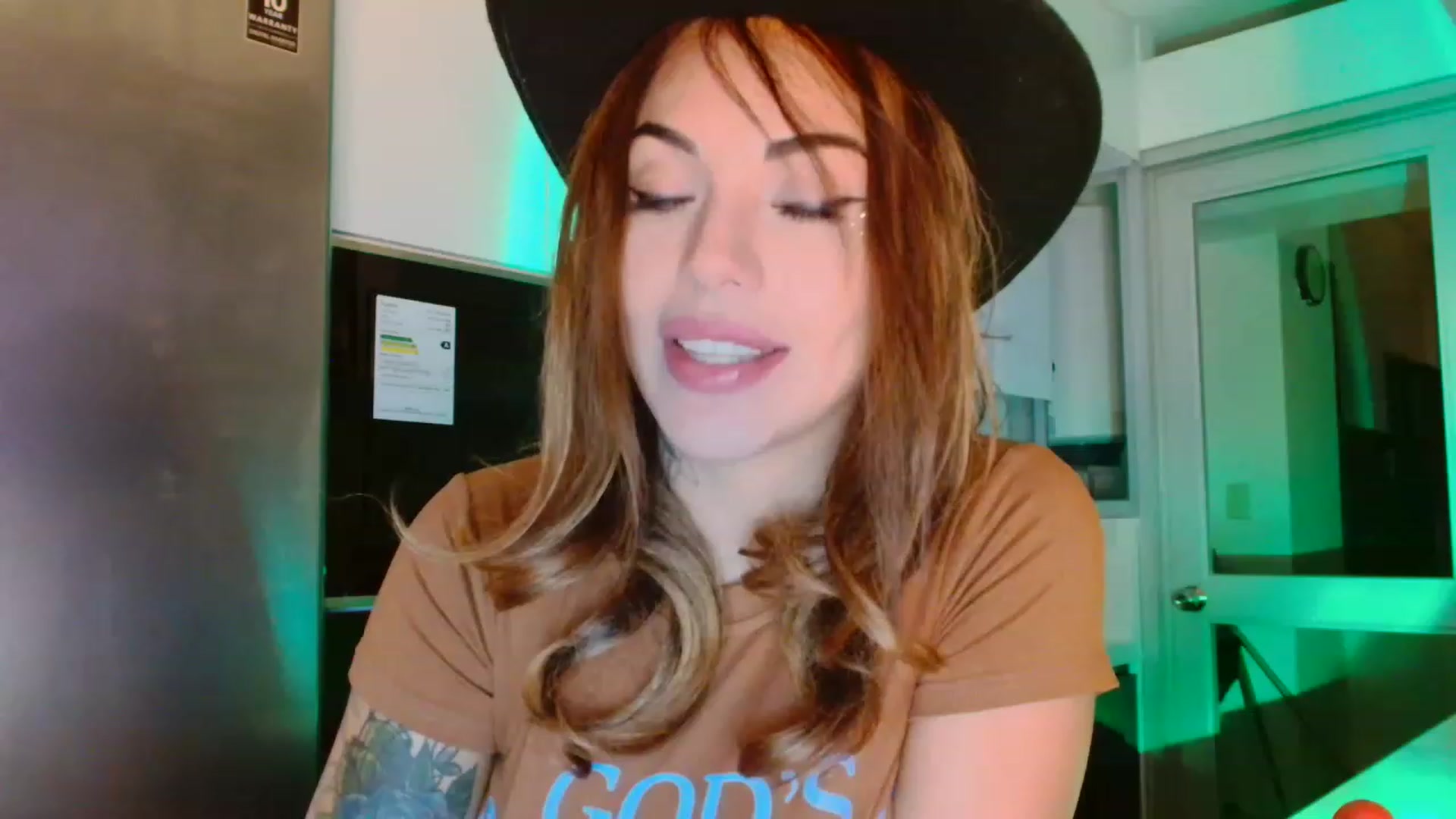 Gallery image thumbnail from panther_queen's myfreecams stream on, 11/29/2022, 07:37 image 4 of 20