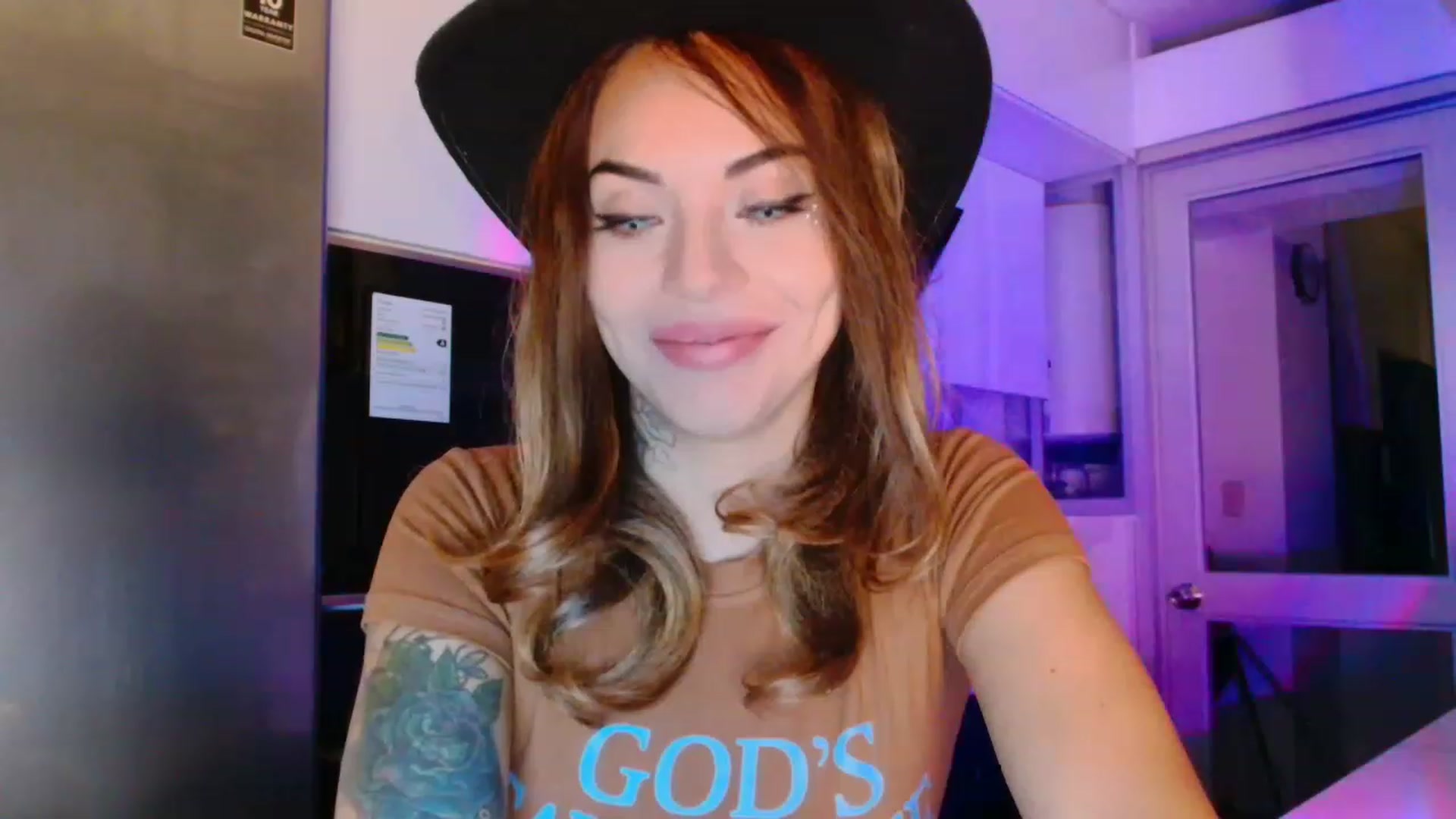 Gallery image thumbnail from panther_queen's myfreecams stream on, 11/29/2022, 07:37 image 15 of 20