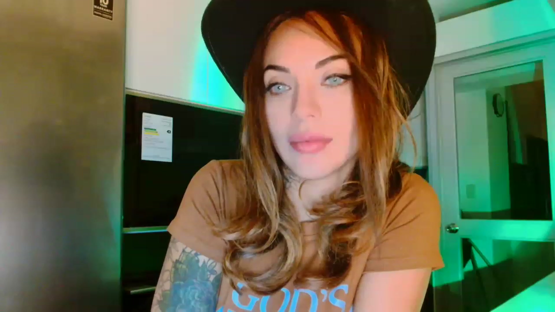 Gallery image thumbnail from panther_queen's myfreecams stream on, 11/29/2022, 07:37 image 13 of 20