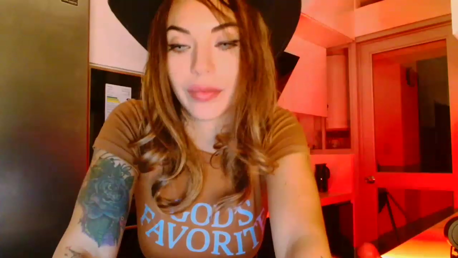 Gallery image thumbnail from panther_queen's myfreecams stream on, 11/29/2022, 08:19 image 4 of 20