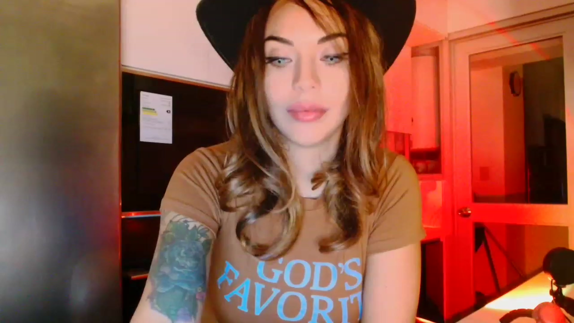 Gallery image thumbnail from panther_queen's myfreecams stream on, 11/29/2022, 08:19 image 2 of 20