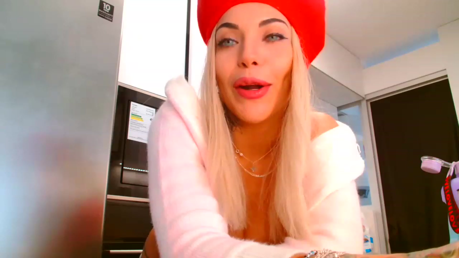 Gallery image thumbnail from panther_queen's myfreecams stream on, 11/29/2022, 16:00 image 14 of 20