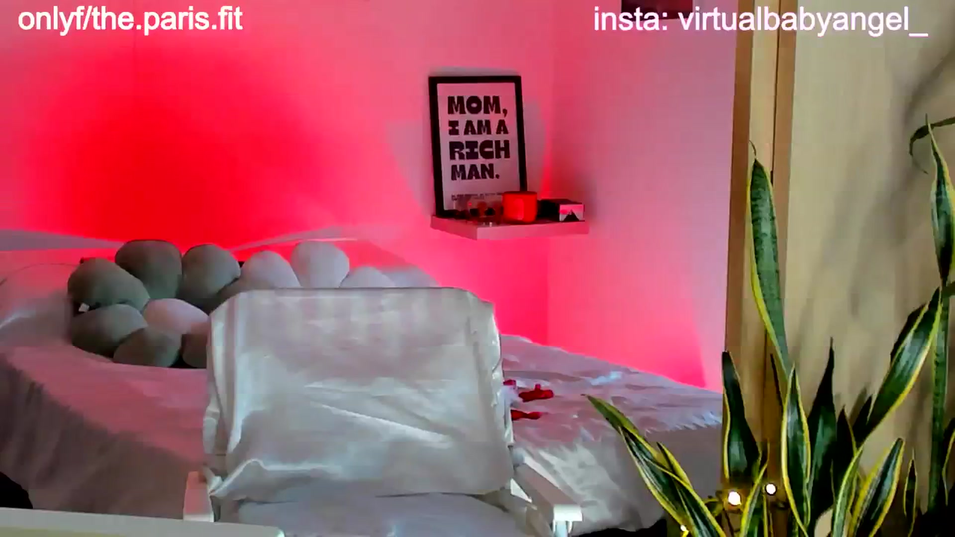 Gallery image thumbnail from paris_texas's myfreecams stream on, 12/19/2024, 23:30 image 14 of 20
