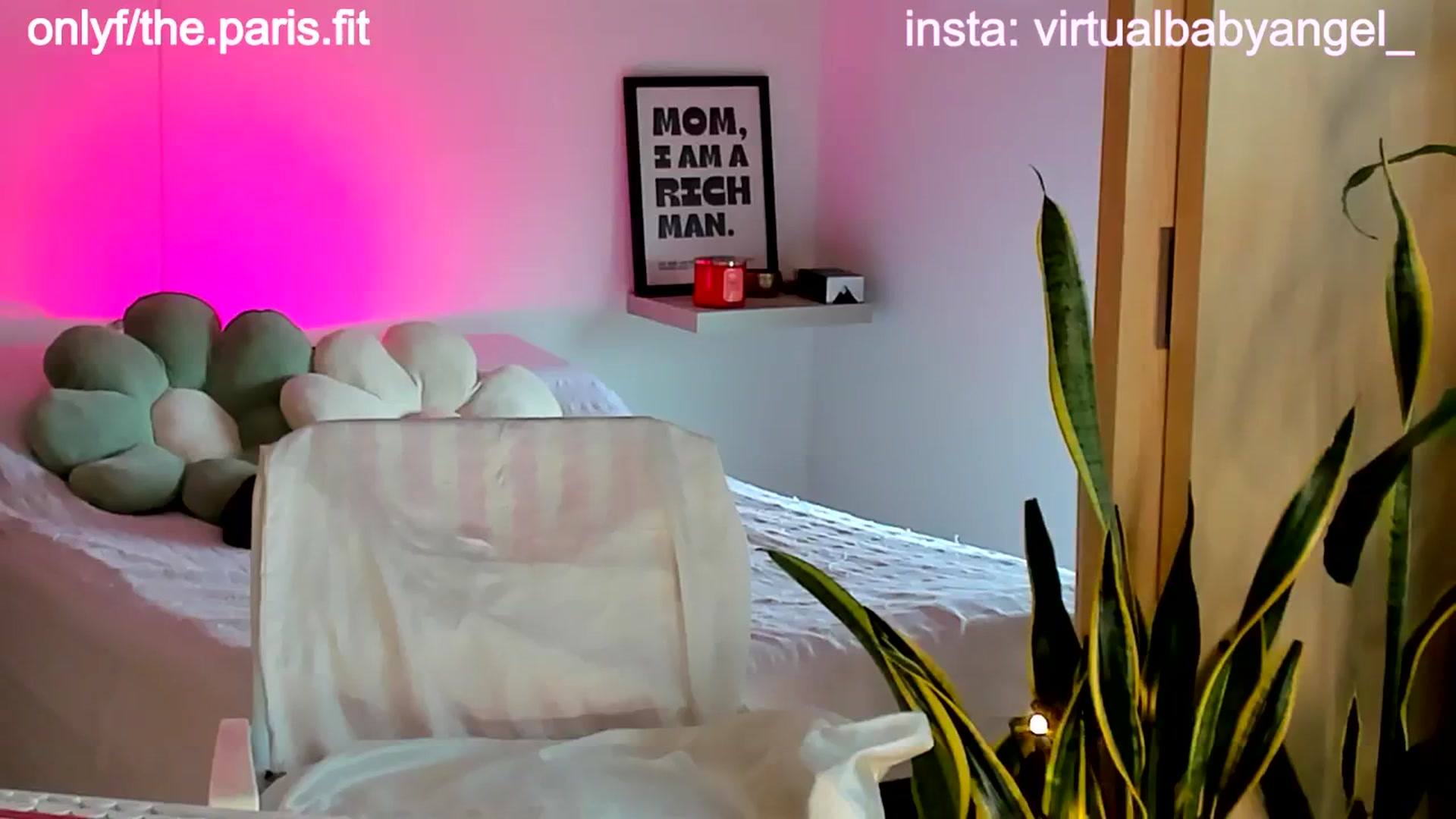 Gallery image thumbnail from paris_texas's myfreecams stream on, 12/30/2024, 21:15 image 18 of 20
