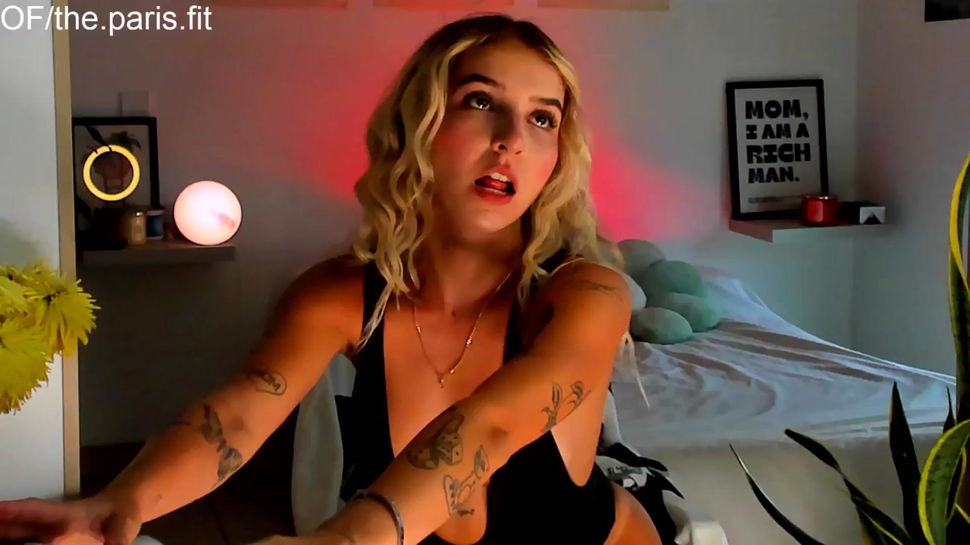 Gallery image thumbnail from paris_texas's myfreecams stream on, 02/17/2025, 20:22 image 14 of 20