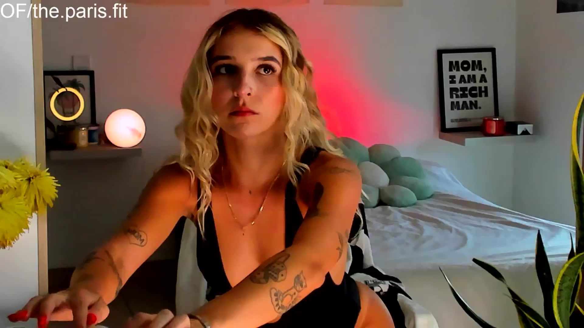 Gallery image thumbnail from paris_texas's myfreecams stream on, 02/17/2025, 20:22 image 12 of 20