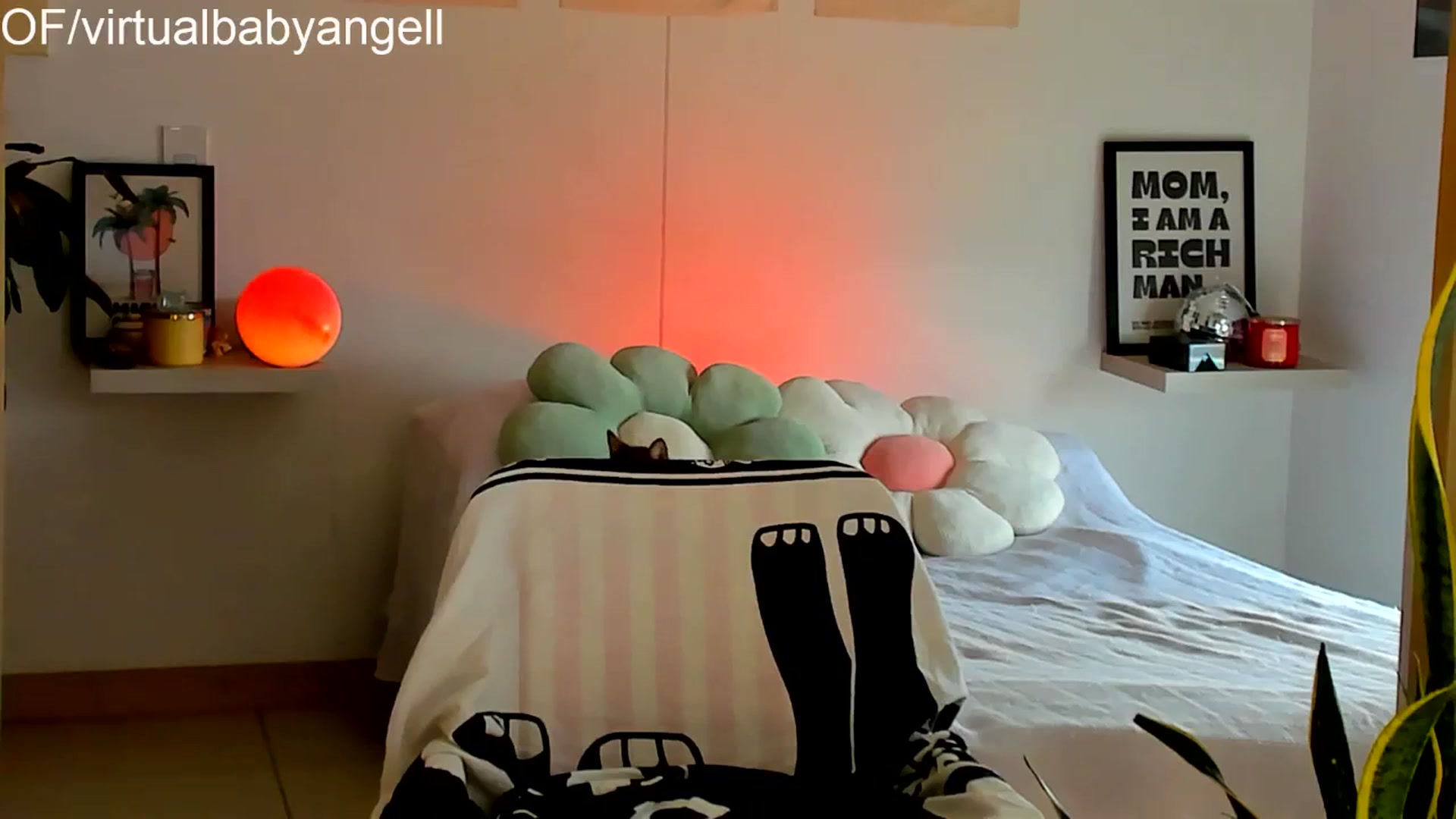 Gallery image thumbnail from paris_texas's myfreecams stream on, 03/16/2025, 17:07 image 15 of 20