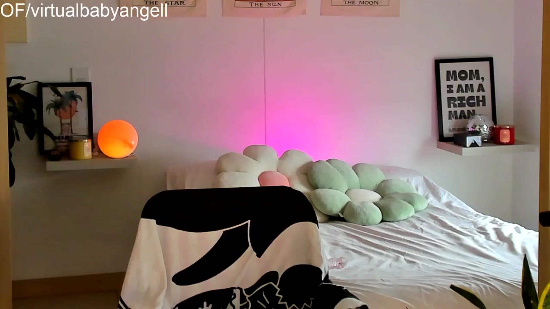 Gallery image thumbnail from paris_texas's myfreecams stream on, 03/23/2025, 18:59 image 4 of 20