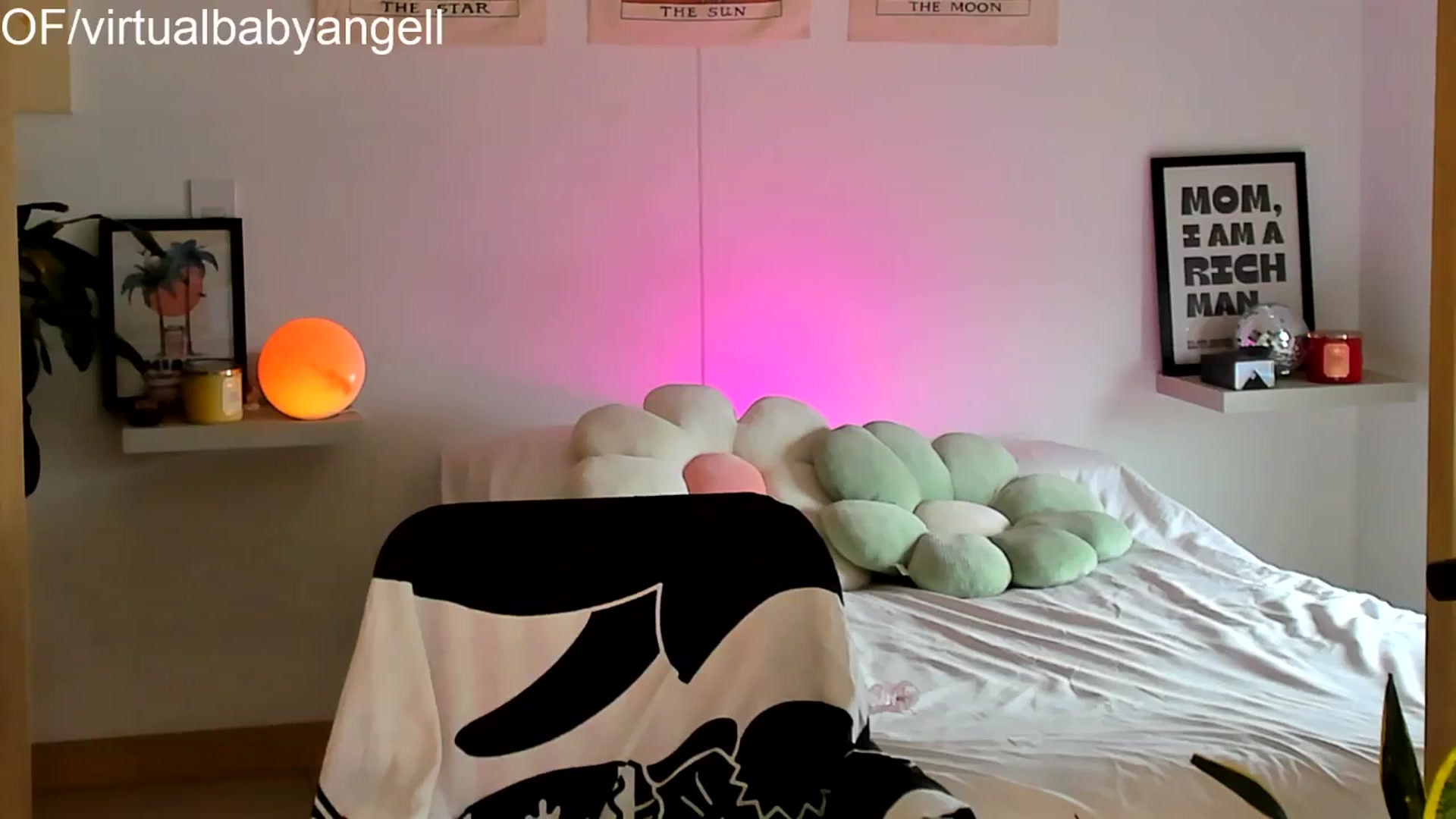 Gallery image thumbnail from paris_texas's myfreecams stream on, 03/23/2025, 18:59 image 6 of 20