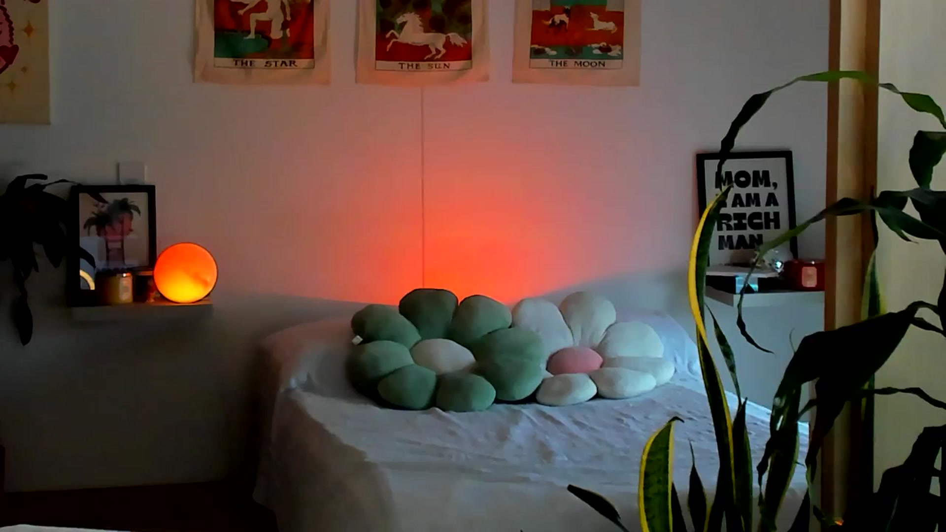 Gallery image thumbnail from paris_texas's myfreecams stream on, 05/06/2025, 18:21 image 5 of 20
