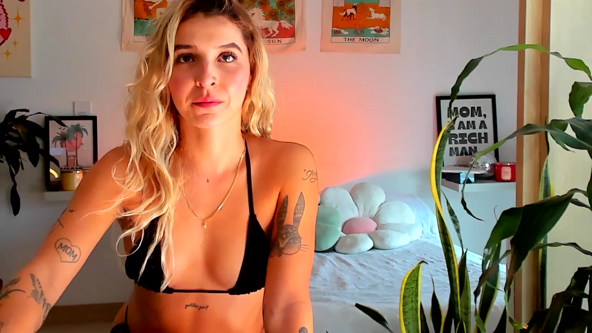 Gallery image thumbnail from paris_texas's myfreecams stream on, 05/06/2025, 18:21 image 6 of 20