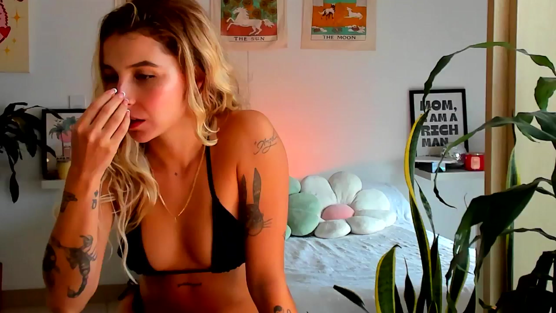 Gallery image thumbnail from paris_texas's myfreecams stream on, 05/06/2025, 18:21 image 20 of 20