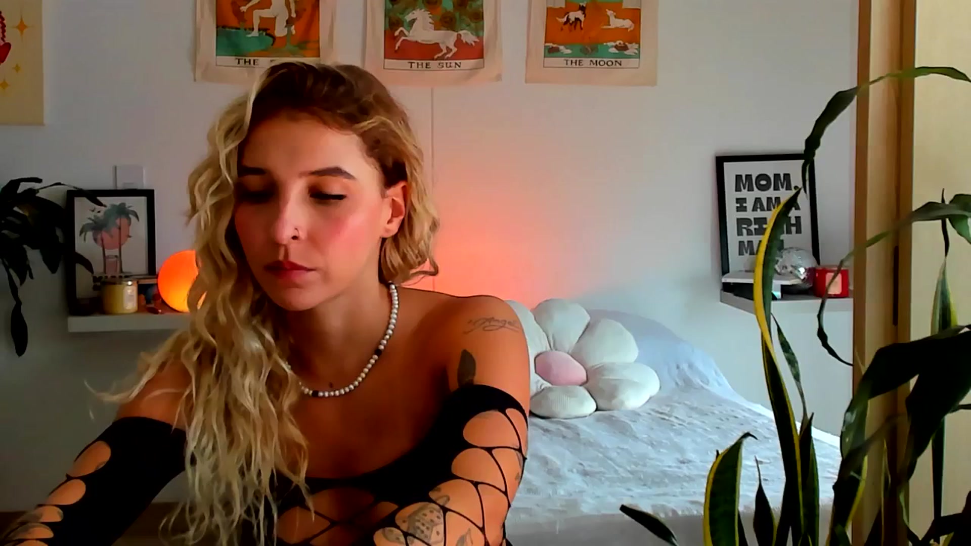 Gallery image thumbnail from paris_texas's myfreecams stream on, 05/08/2025, 18:19 image 8 of 20