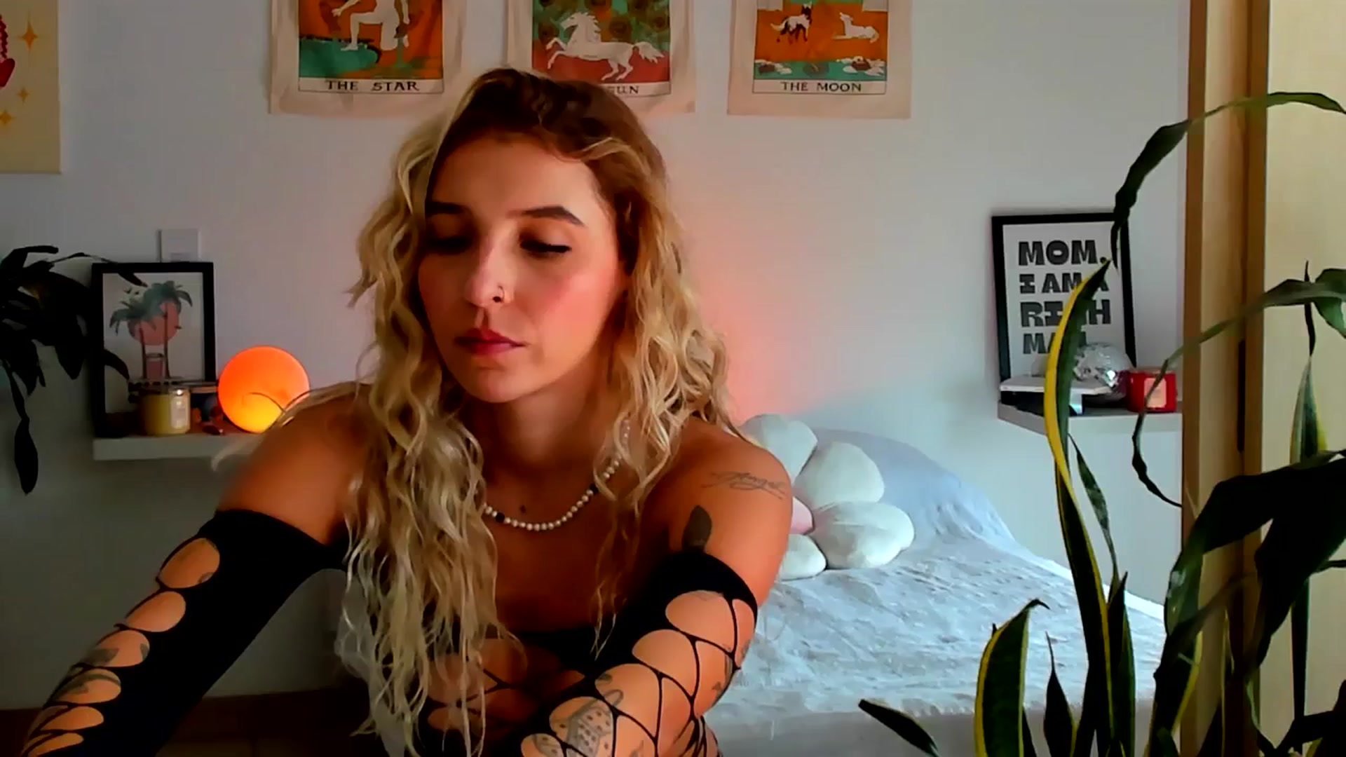 Gallery image thumbnail from paris_texas's myfreecams stream on, 05/08/2025, 18:19 image 7 of 20