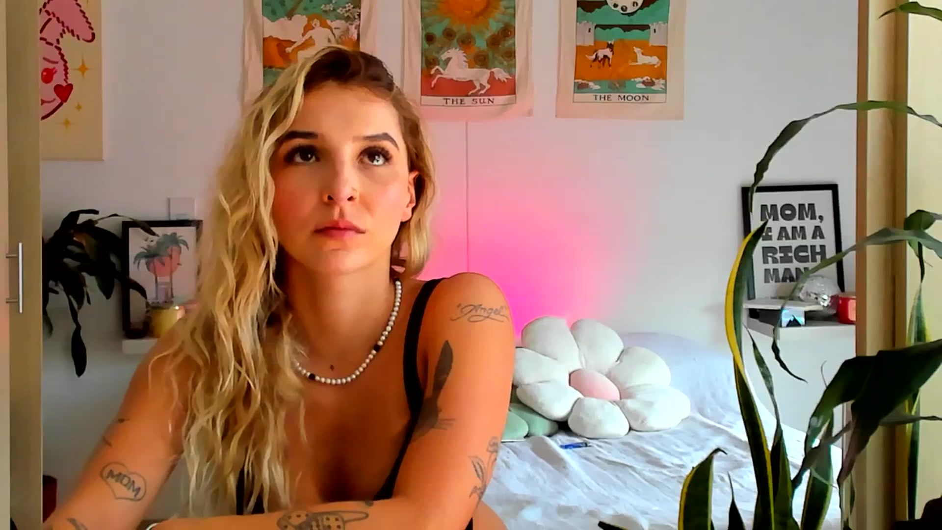 Gallery image thumbnail from paris_texas's myfreecams stream on, 05/11/2025, 17:46 image 13 of 20